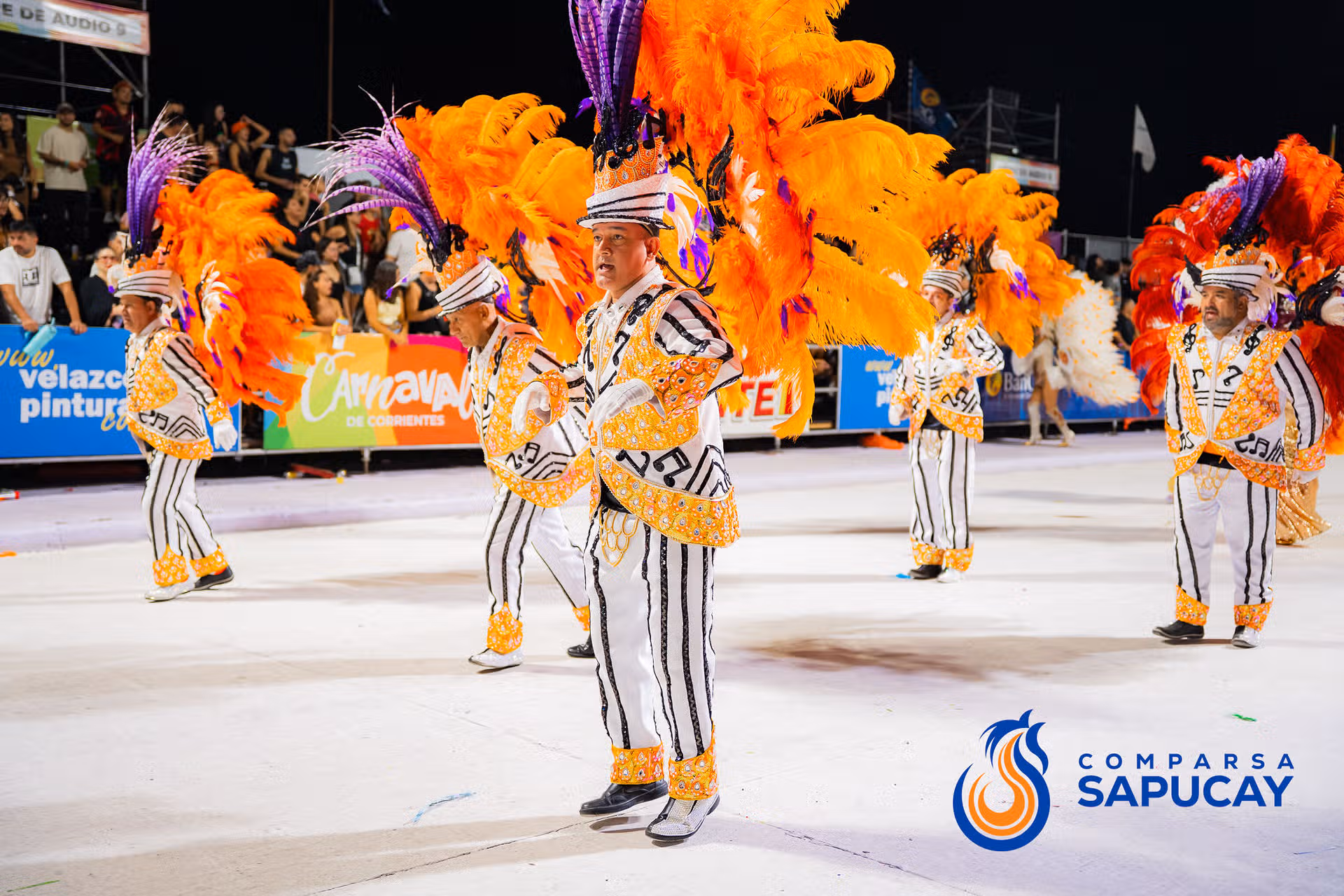 Galería de fotos de la Octava Noche de Corso 21-02-26
