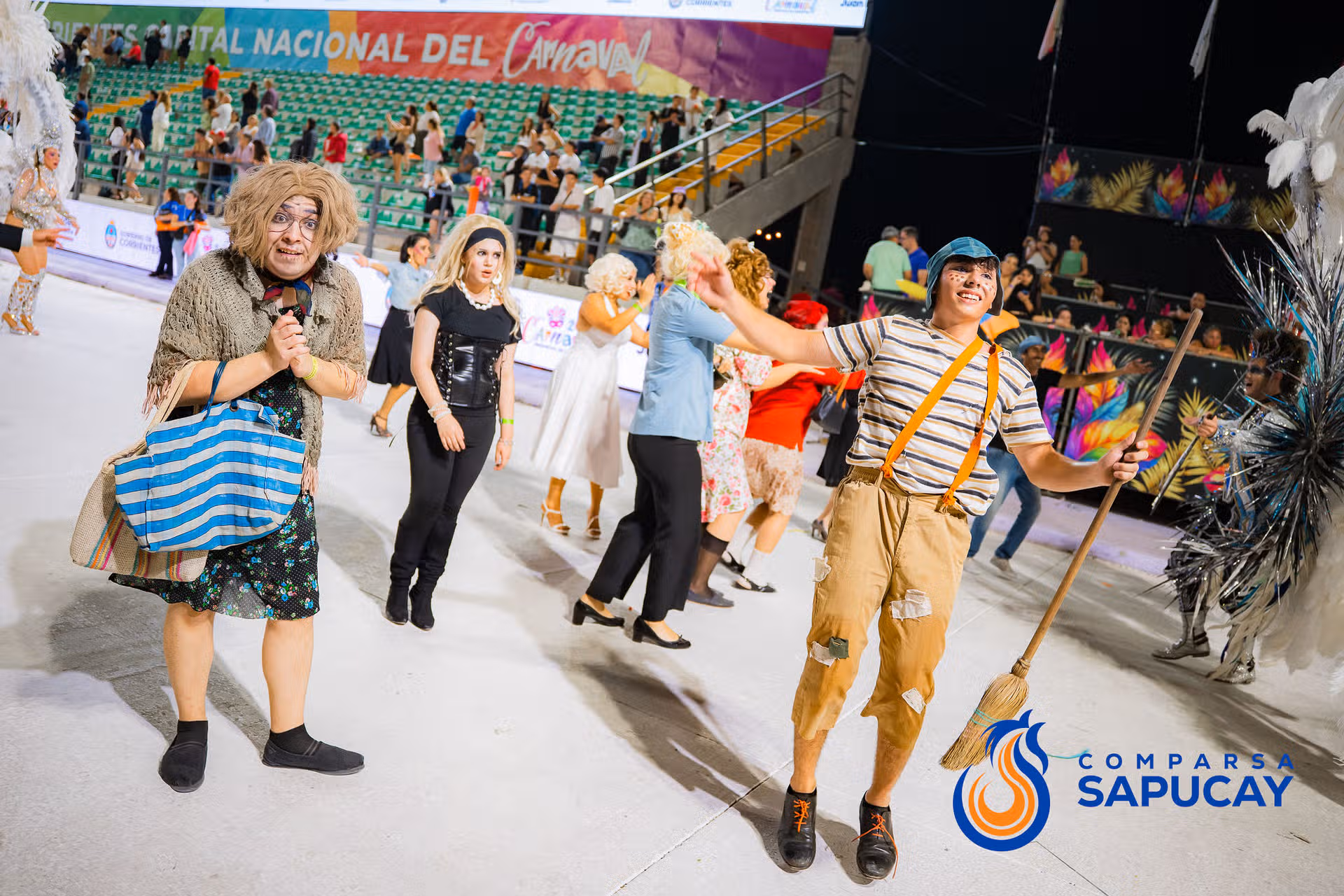 Galería de fotos de la Octava Noche de Corso 21-02-26