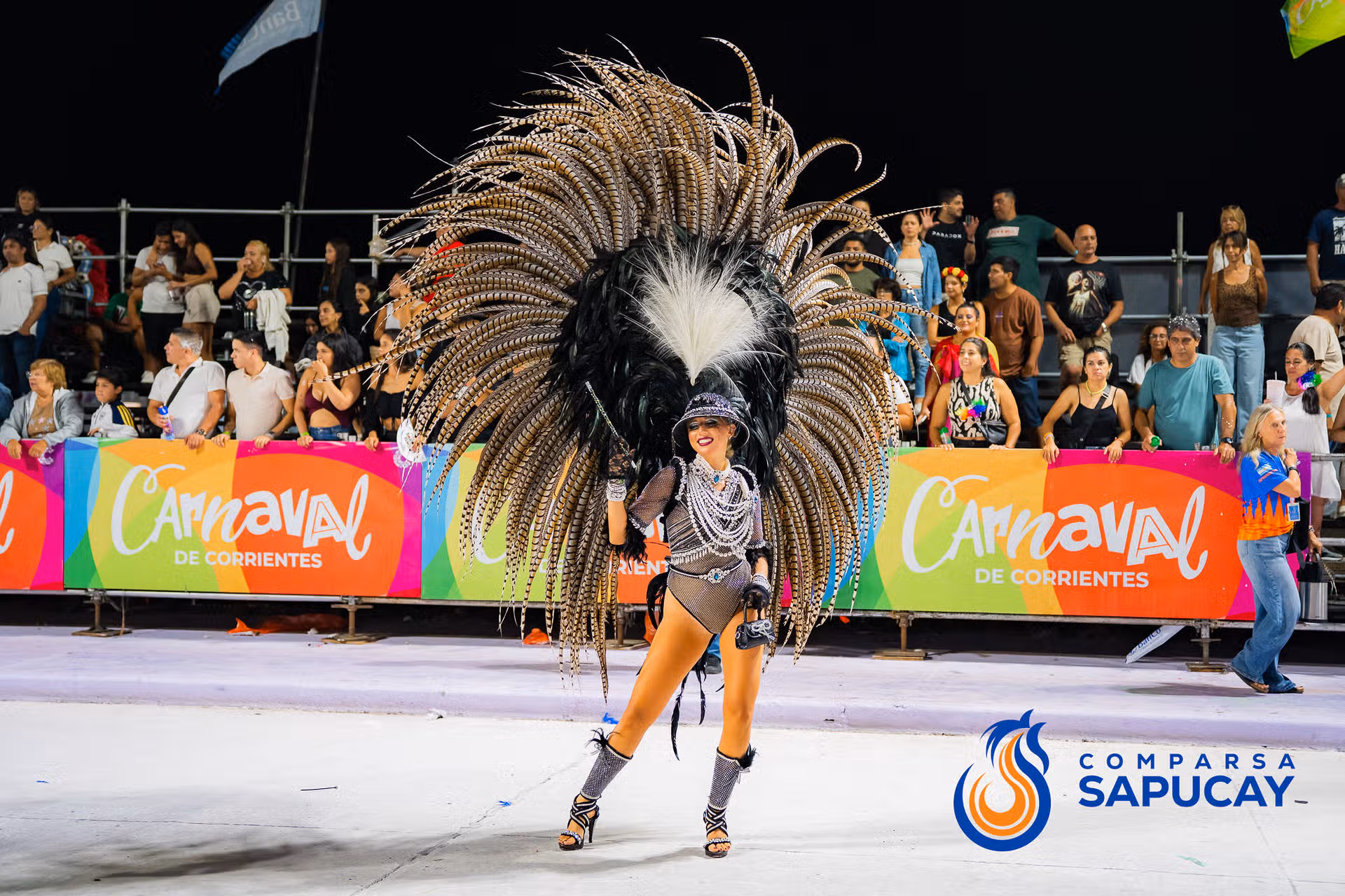 Galería de fotos de la Octava Noche de Corso 21-02-26