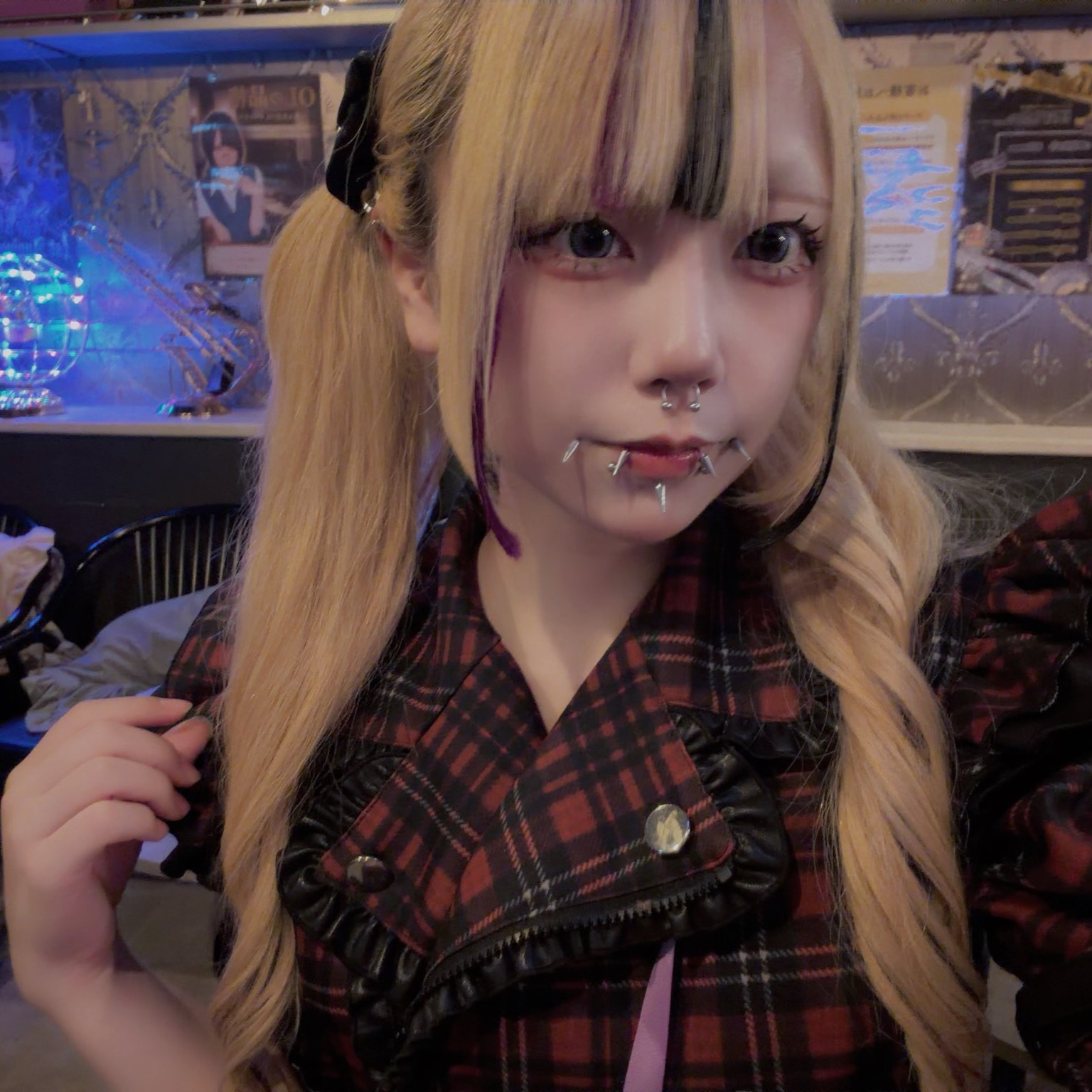 でび