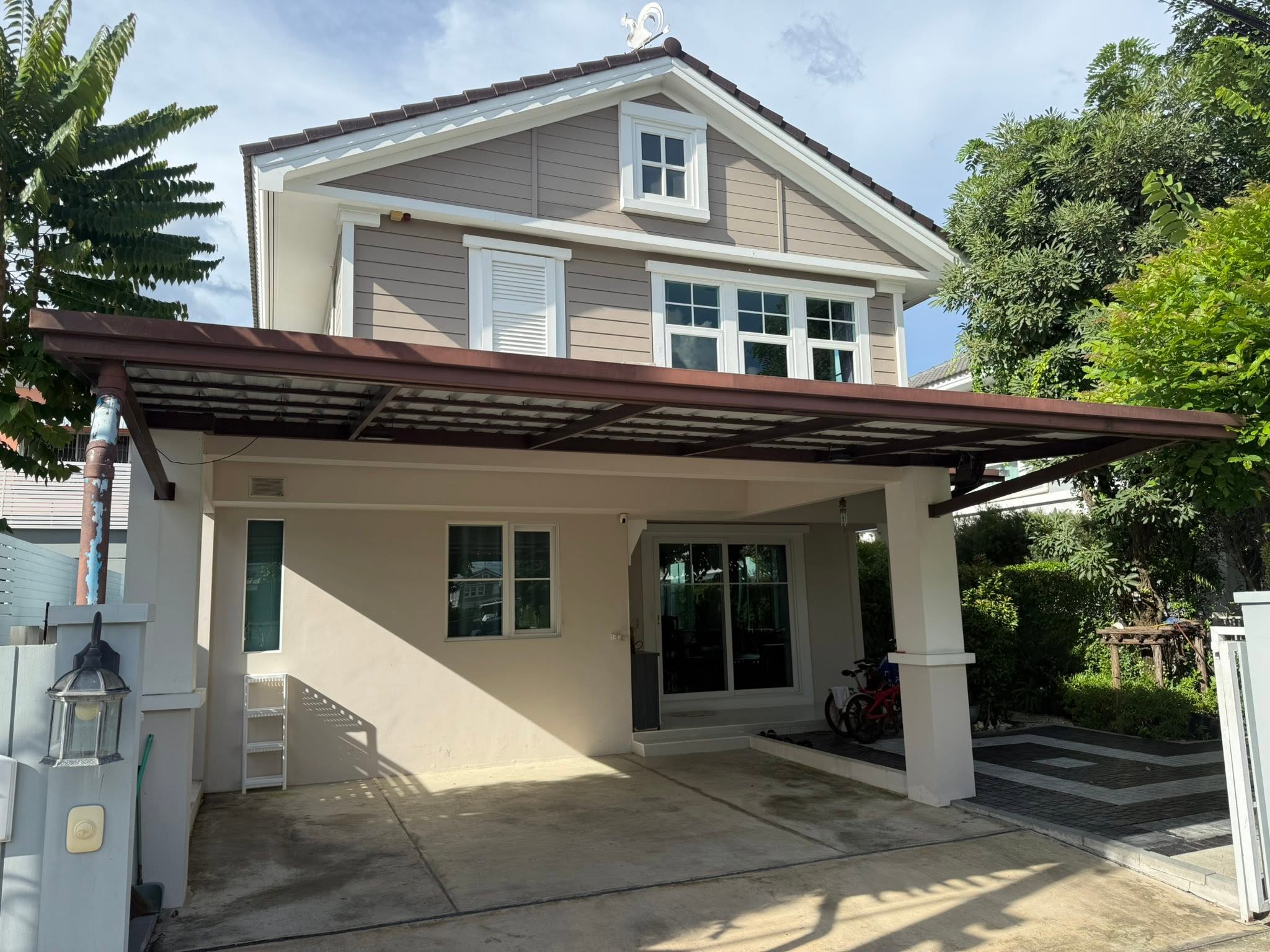 Detached House in Chaiyapruk Jatuchot–Watcharapol