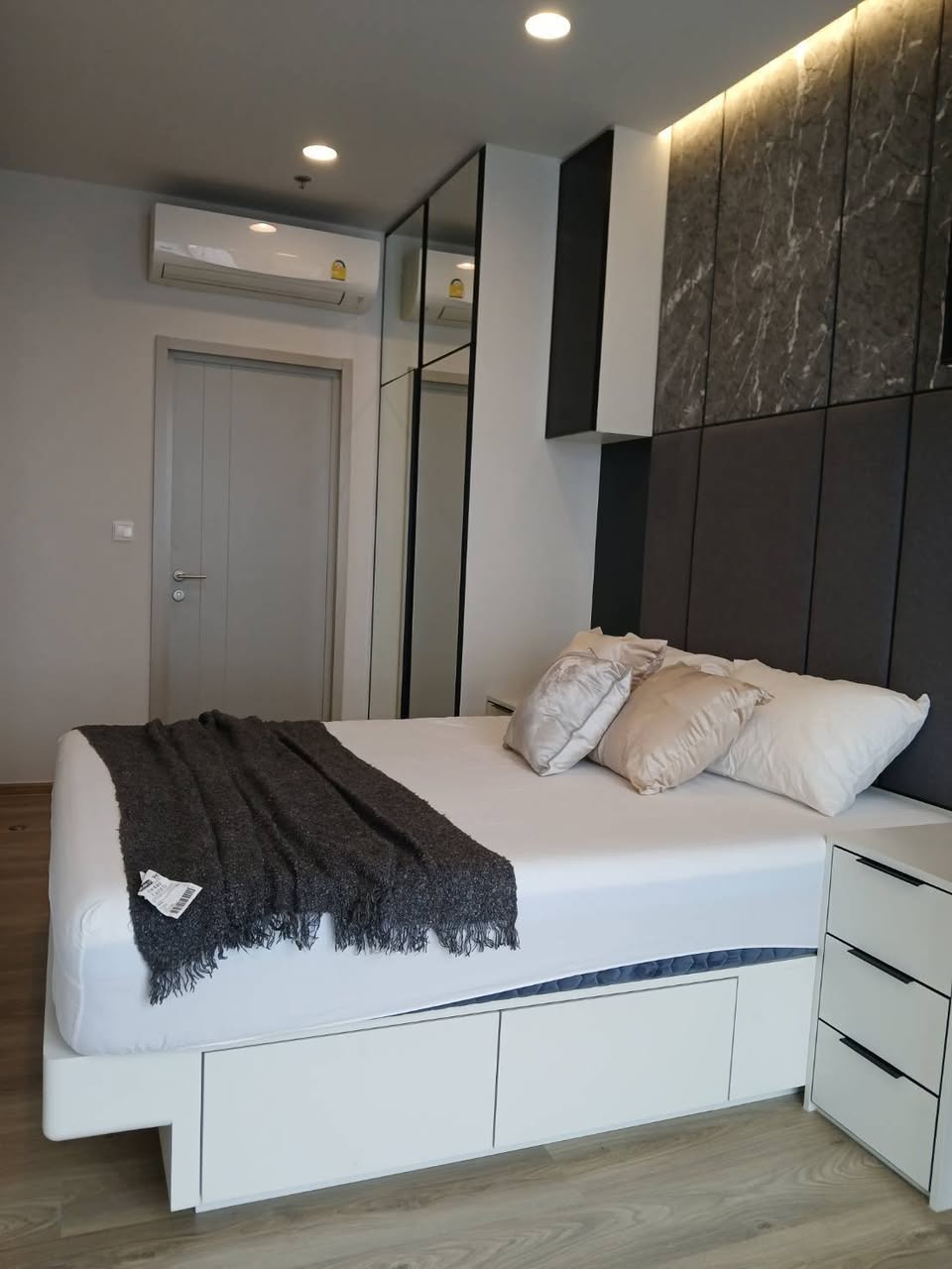 For Rent: Oka Haus · 1 Bed 34 sqm Floor 14 (Fully Furnished, Move-in Ready)