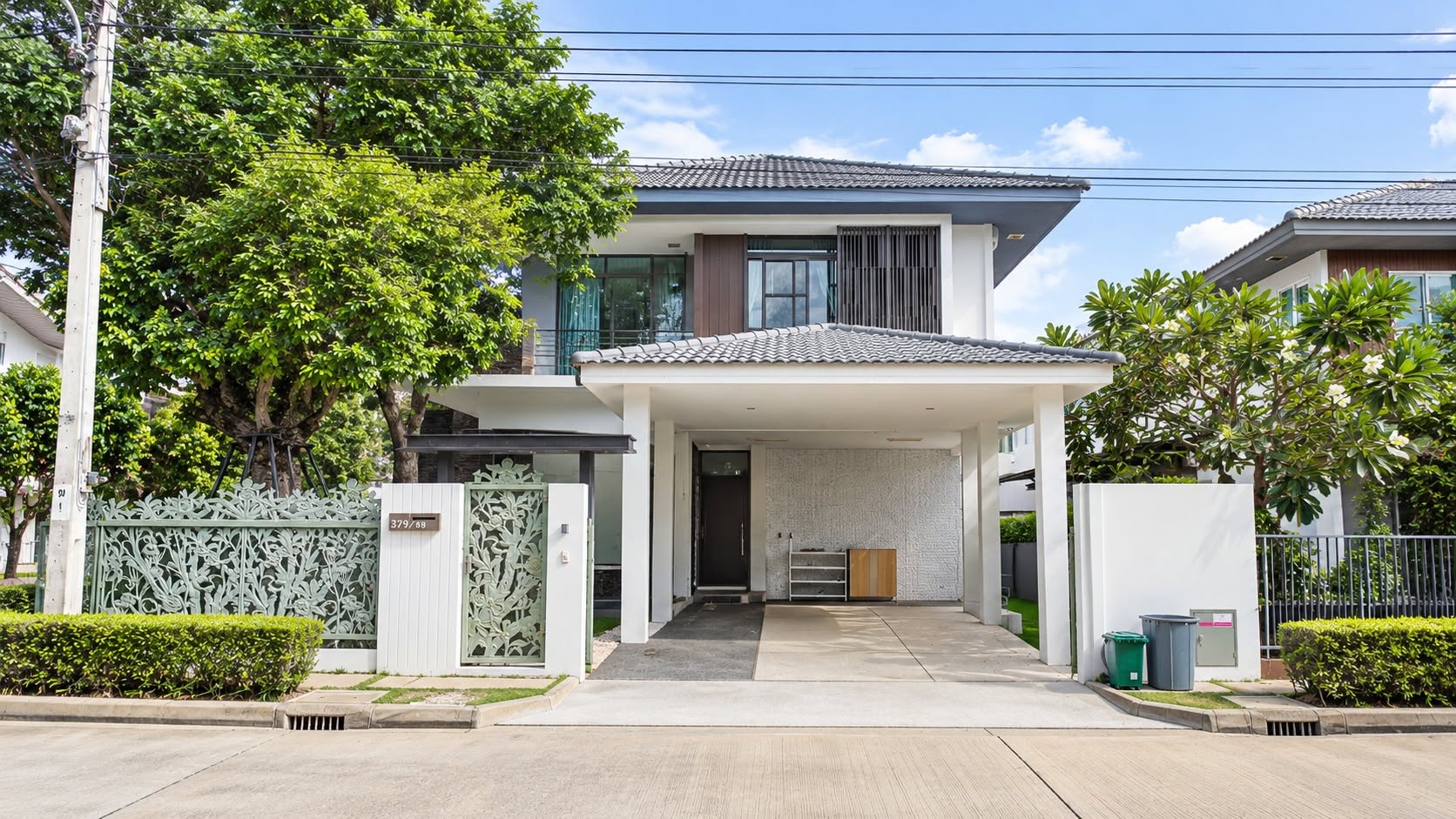 Corner Detached House in Manthana Kanchanaphisek–Kalapaphruek