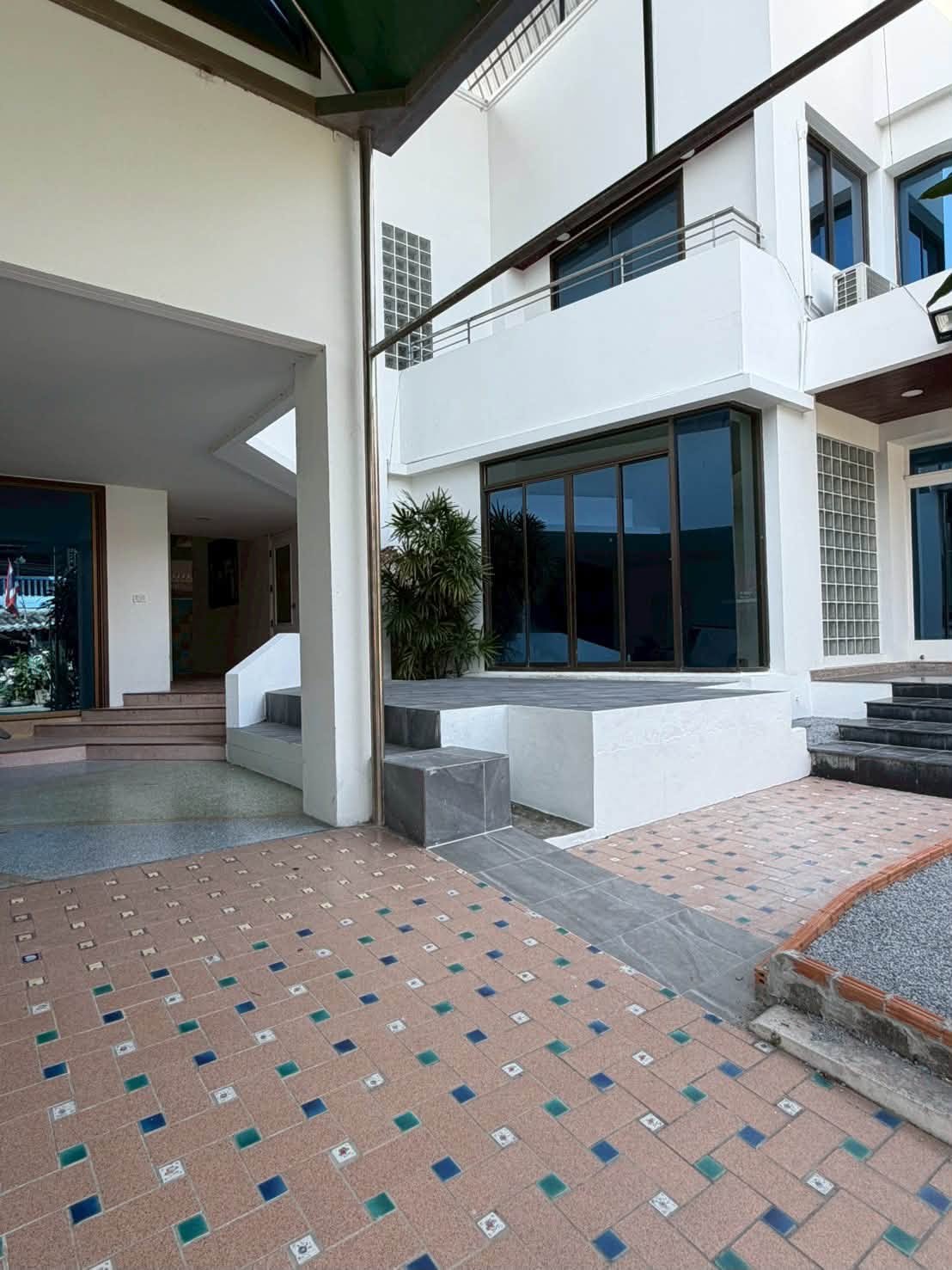 3-Storey Home Office in Ladprao 83