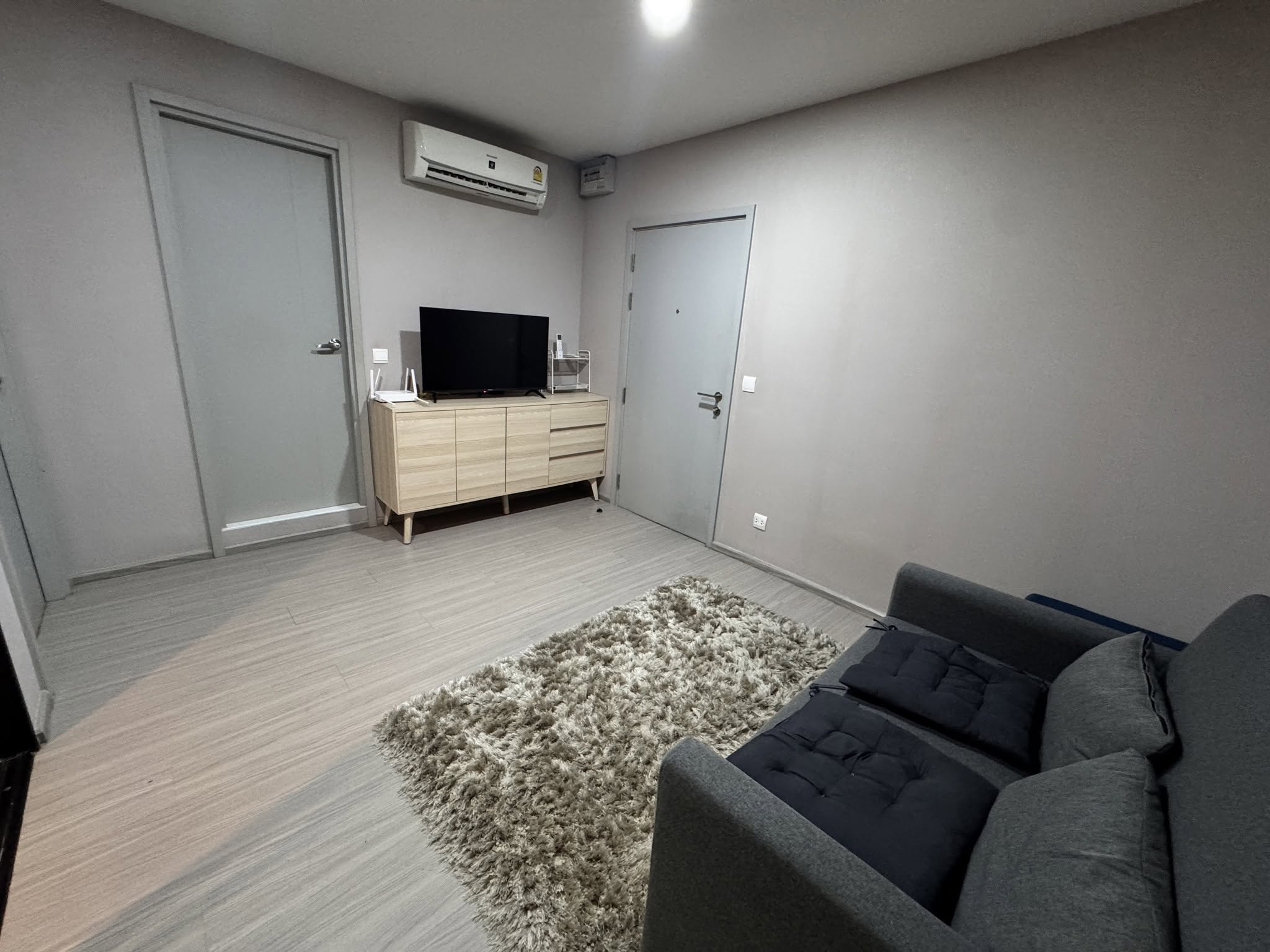 ขาย Aspire Asoke-Ratchada · 1 ห้องนอน 35 ตร.ม. ชั้น 8 แต่งครบพร้อมอยู่ เฟอร์นิเจอร์เครื่องใช้ไฟฟ้าครบ