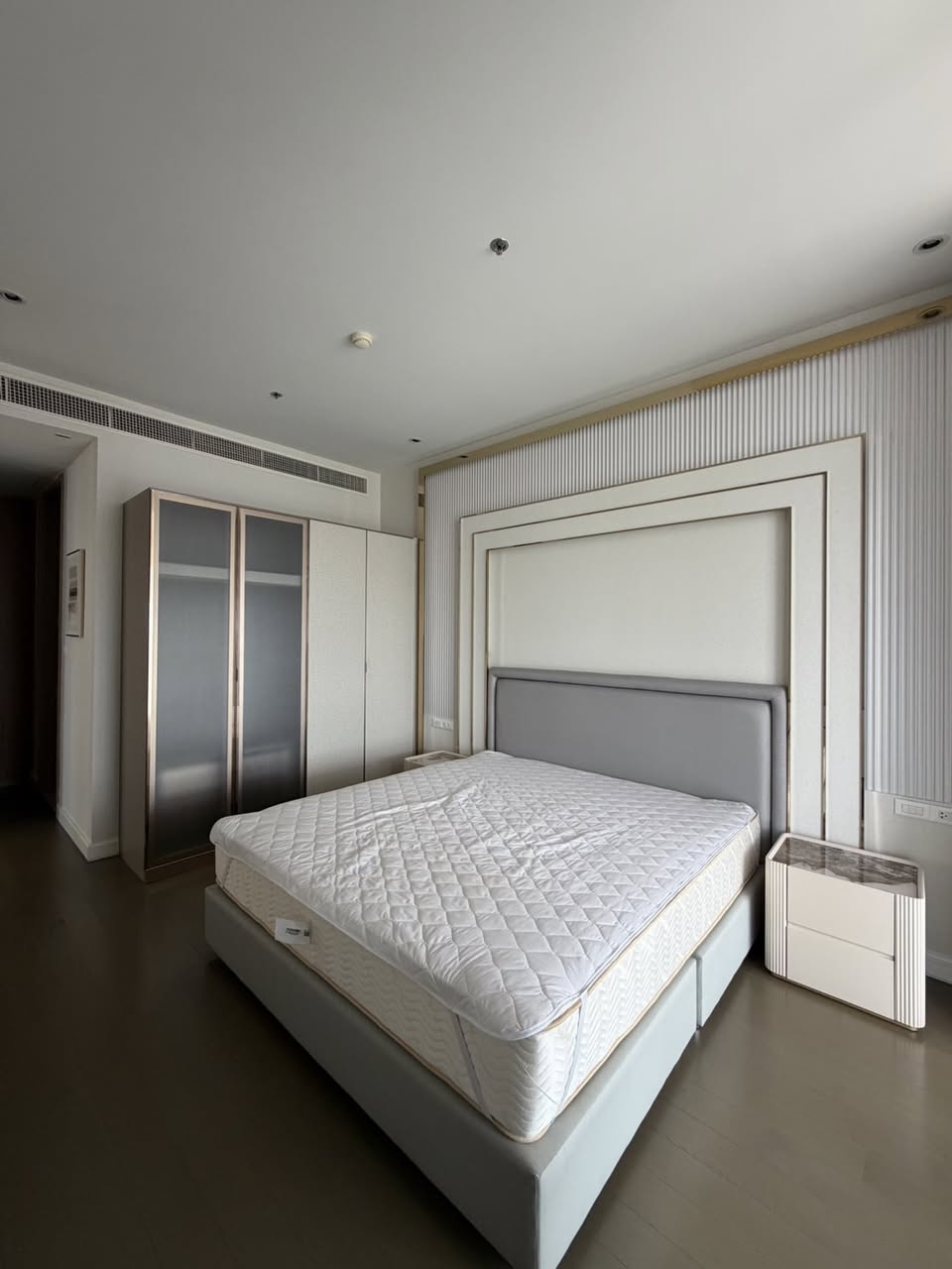 ให้เช่า Magnolias Boulevard Ratchadamri · 2 ห้องนอน 105 ตร.ม. ชั้น 39 เลี้ยงสัตว์ได้ แต่งครบพร้อมอยู่