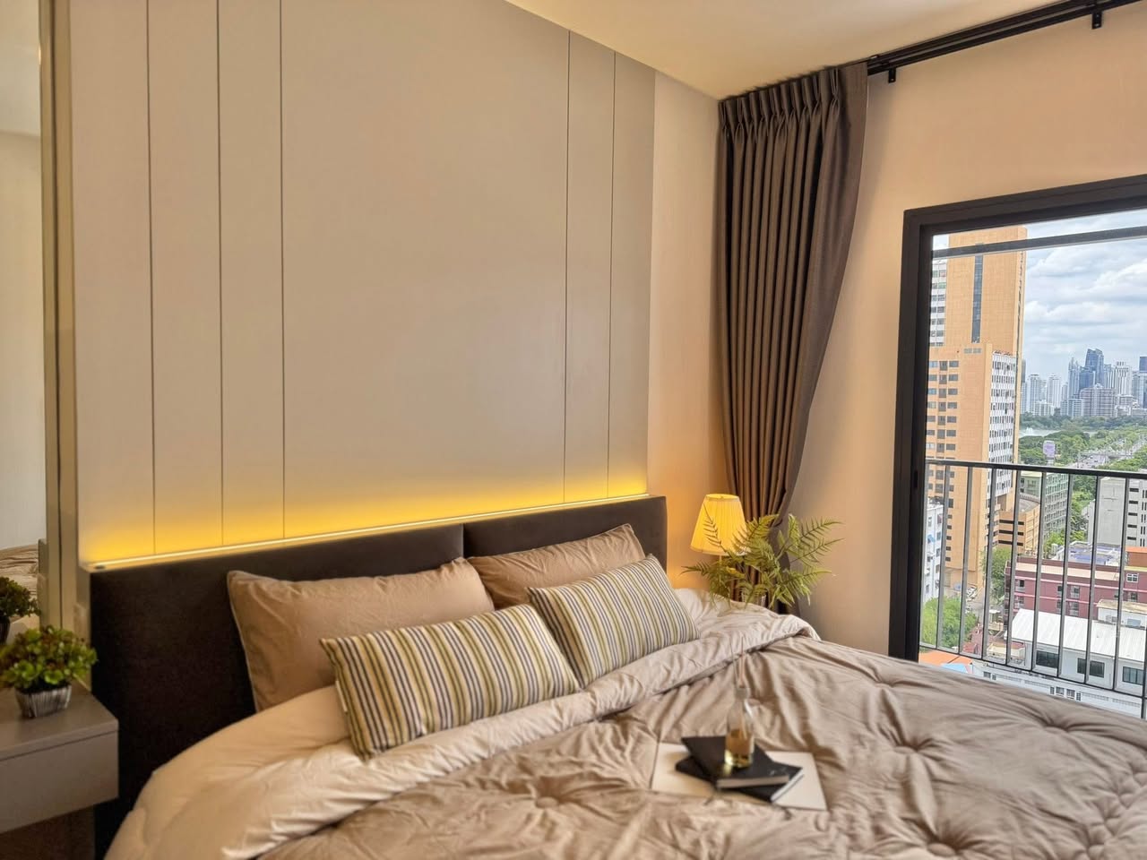 For Rent: Life Rama 4–Asoke — 1 Bedroom, 32.4 sqm, Floor 14