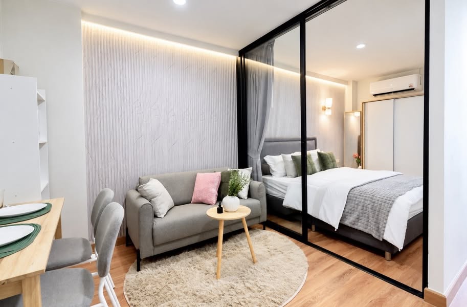 For Sale: Pattanakarn Life Complex · 1 Bedroom, 25 sqm, Floor 9