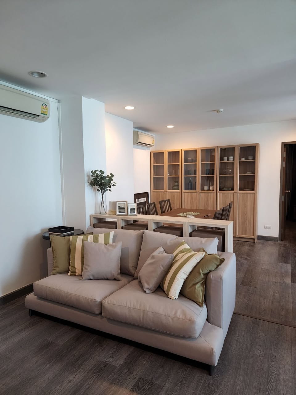 For Rent: Rende Sukhumvit 23 · 2 Bed 83.21 sqm Floor 5 (Pet-Friendly, Move-in Ready)