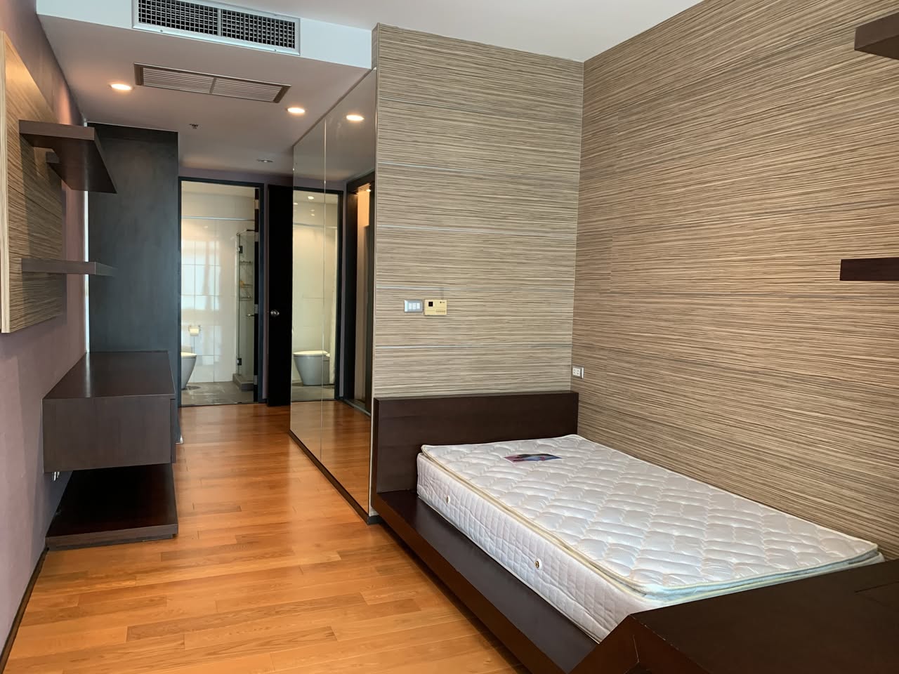[အငှား] The Height Thonglor · 2 အိပ်ခန်း 140.92 စတုရန်းမီတာ 4 လွှာ · အိမ်မွေးတိရစ္ဆာန် မွေးနိုင်သည်
