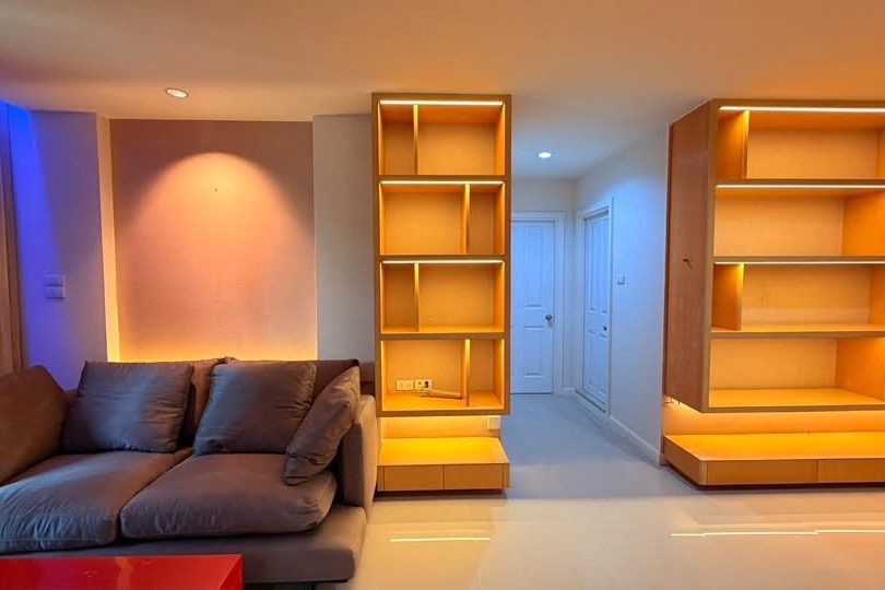 For Rent: Lumpini Place Rama 9 Phase 1 · 2 Bedrooms 70 sqm Floor 15