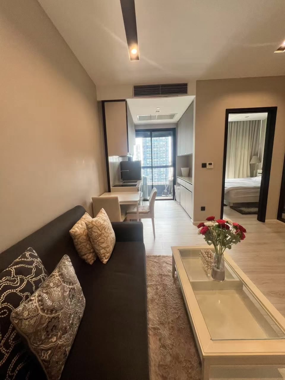 [အငှား] The Room Phayathai · 1 အိပ်ခန်း 37 စတုရန်းမီတာ 16 လွှာ · ပရိဘောဂစုံ အသင့်နေထိုင်နိုင်သည်