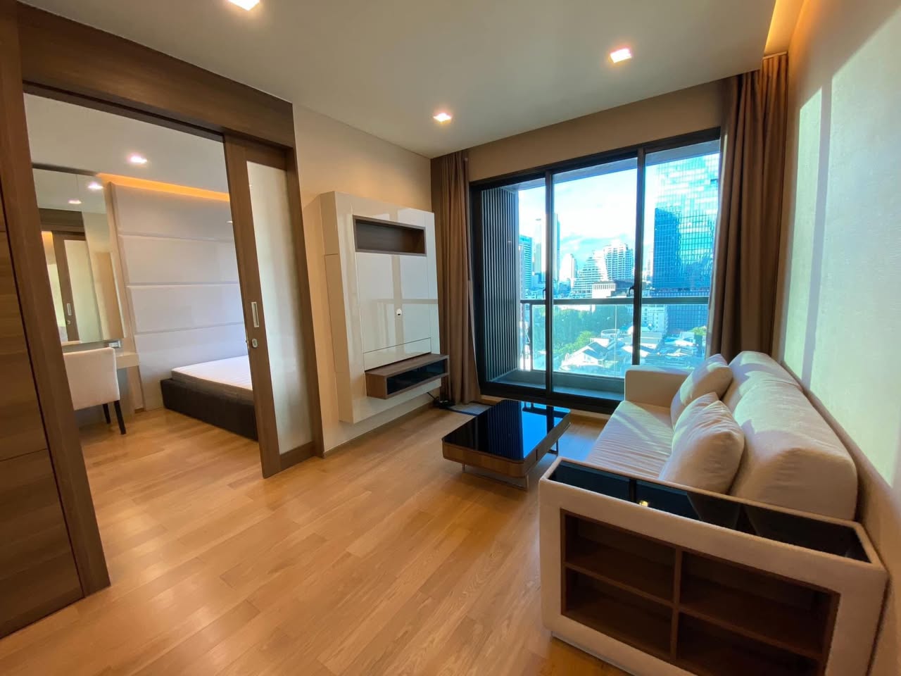 ให้เช่า The Address Sathorn · 1 ห้องนอน 46.5 ตร.ม. ชั้น 12 เลี้ยงสัตว์ได้ แต่งครบพร้อมอยู่