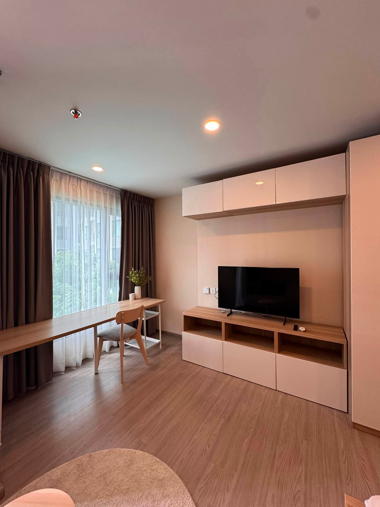 For Rent: Aspire Sukhumvit-Rama 4 · 1 Bed 28 sqm Floor 10 (Pool View, Fully Furnished)