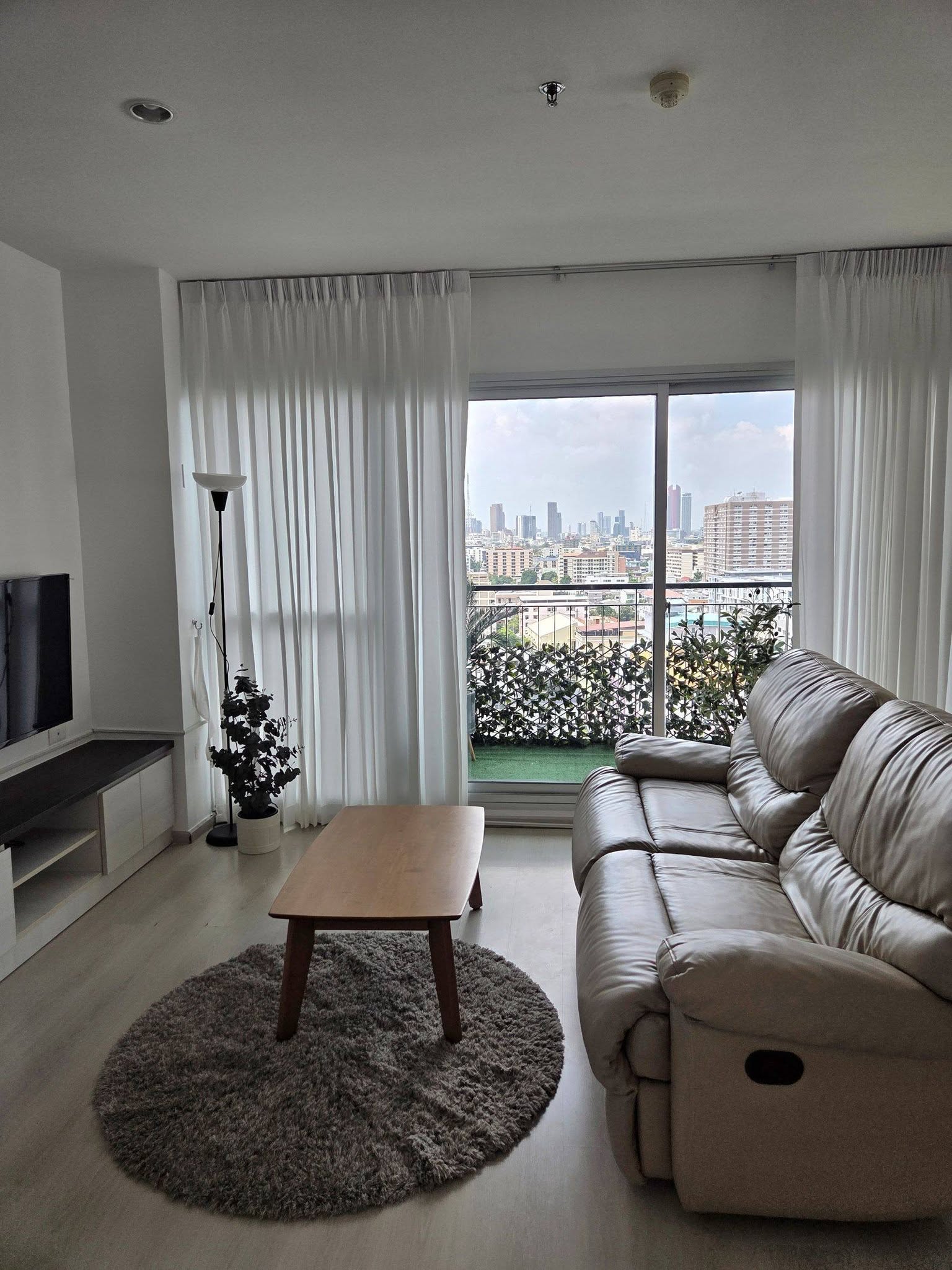For Rent: Life Ratchadapisek · 2 Bedrooms, 2 Bathrooms, 65 sqm, Floor 12A