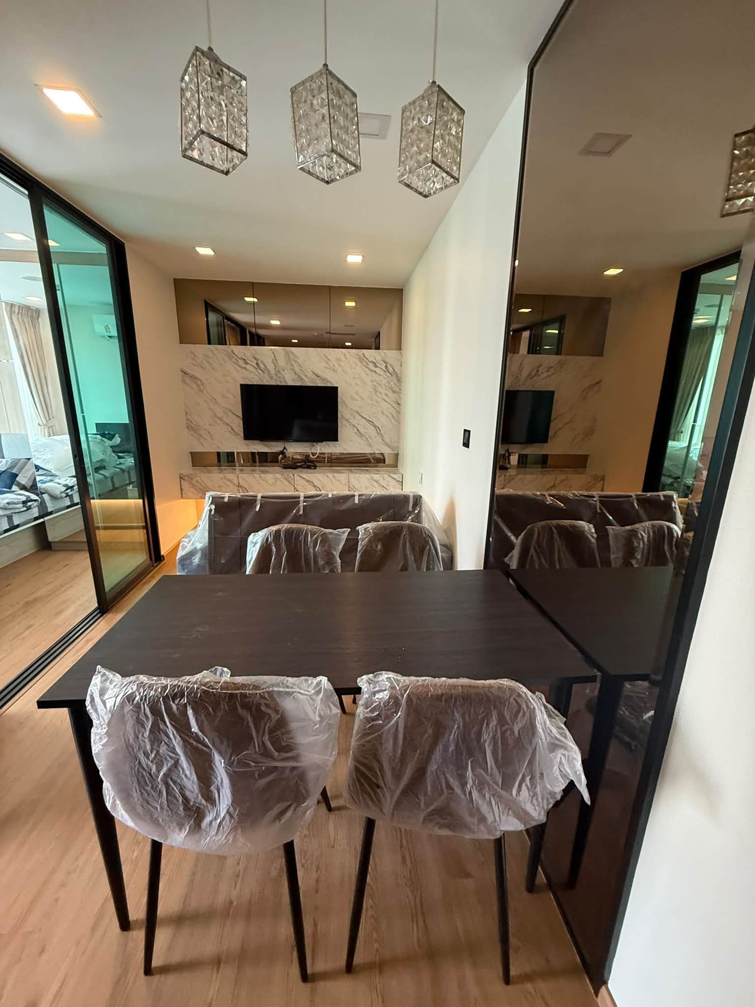 For Rent: Brown Condo Huai Khwang · 2 Bedrooms, 36 sqm, Floor 4