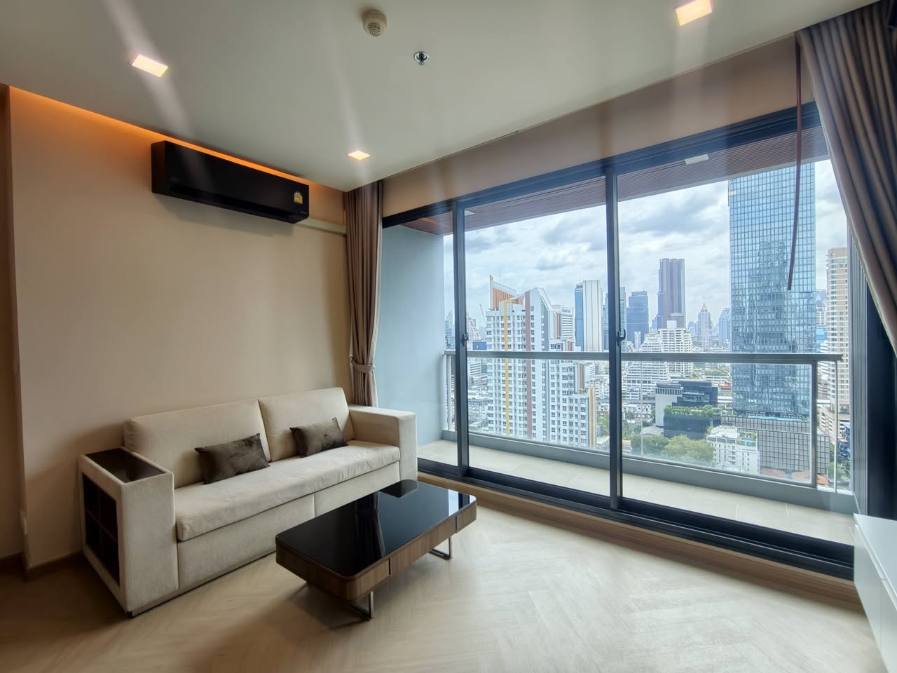 ให้เช่า The Address Sathorn · 1 ห้องนอน 55 ตร.ม. ชั้น 27 แต่งครบพร้อมอยู่ เฟอร์นิเจอร์เครื่องใช้ไฟฟ้าครบ