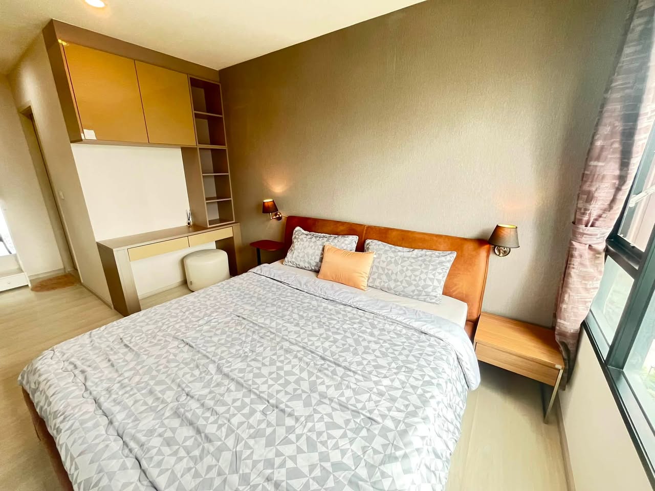 ให้เช่า Life Asoke · 2 ห้องนอน 54.5 ตร.ม. ชั้น 15 ห้องมุม แต่งครบพร้อมอยู่