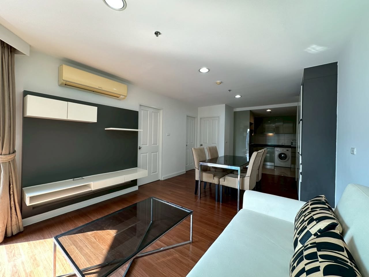 ขาย Belle Grand Rama 9 · 2 ห้องนอน 58.53 ตร.ม. ชั้น 30 แต่งครบพร้อมอยู่ เฟอร์นิเจอร์เครื่องใช้ไฟฟ้าครบ