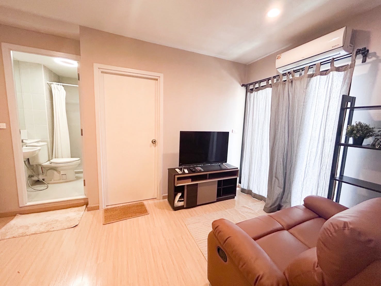 For Rent: The Tree Onnut Station · 2 Bedrooms 39.58 sqm Floor 7 with Pool View
