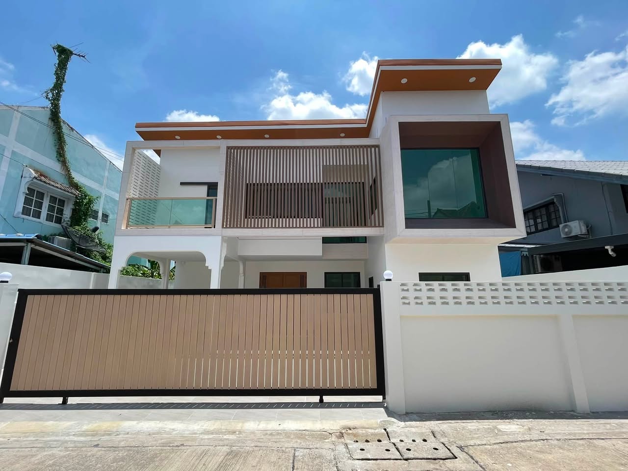 3-Storey Detached House in Rama 9 Soi 62