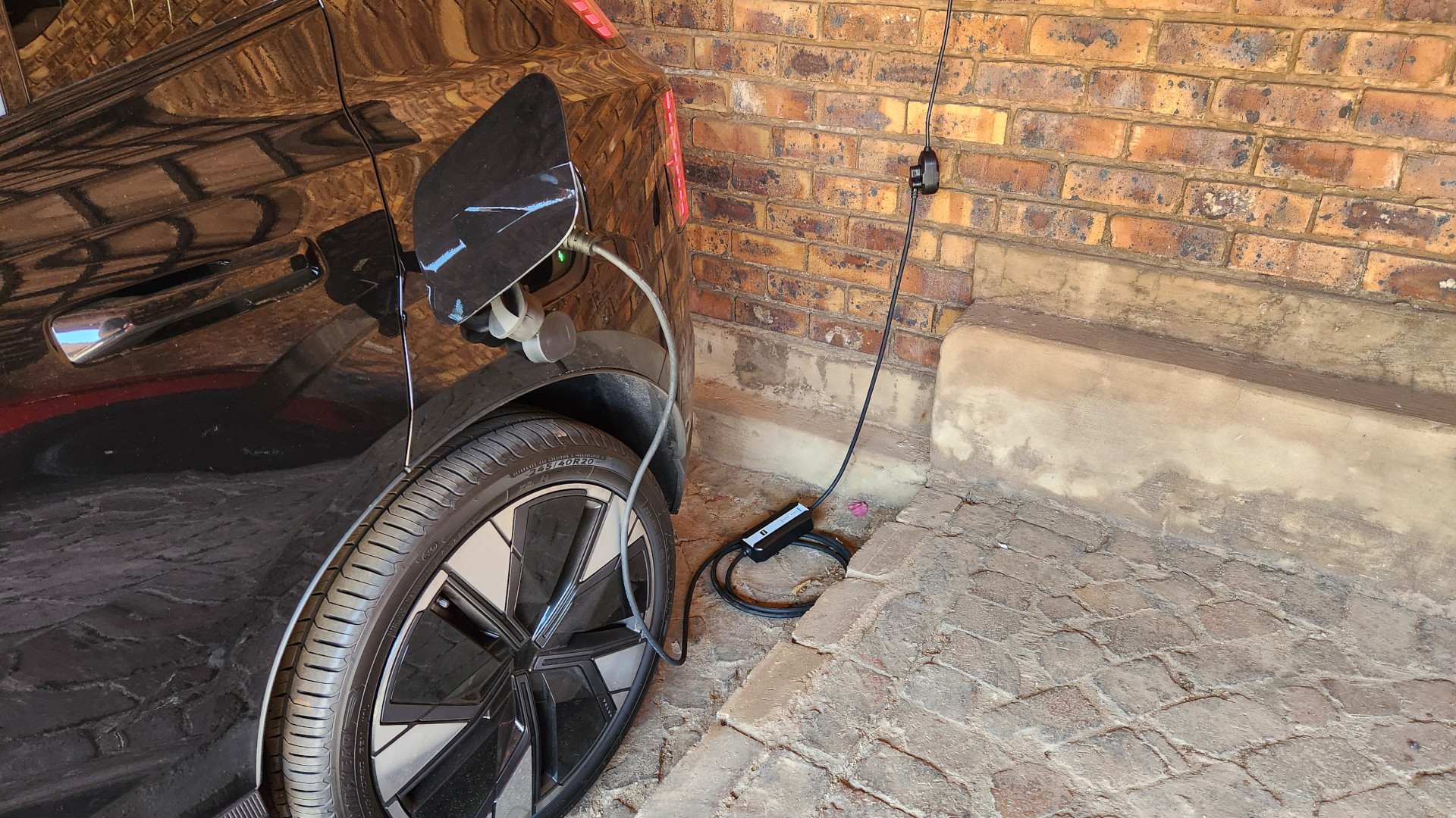 Portable EV charger