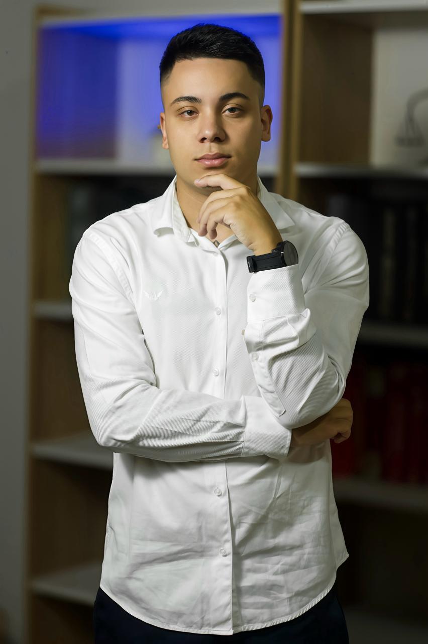Dr. Lucas Oliveira