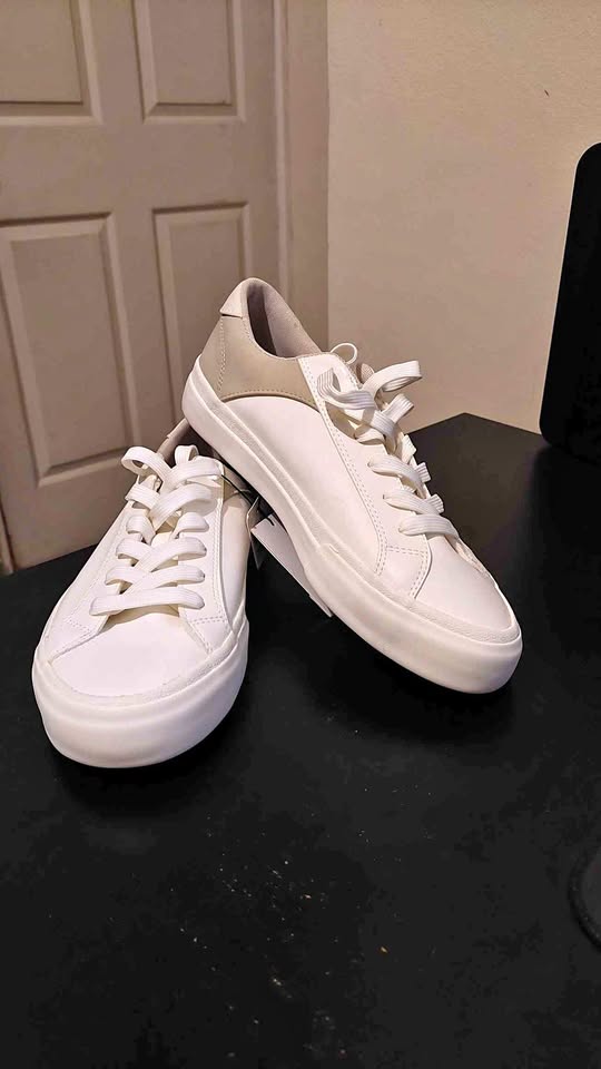 Tenis blancos para hombre marca ZARA