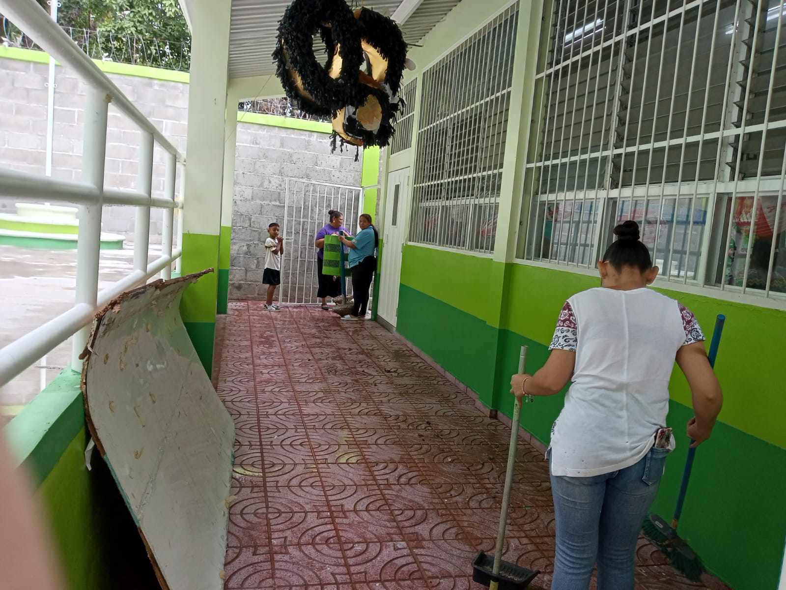 Fotografía del producto: Construcción de Kinder Impulsado por el Partido LIBRE bajo la Administración de la Presidenta Xiomara Castro - Ángulo 2