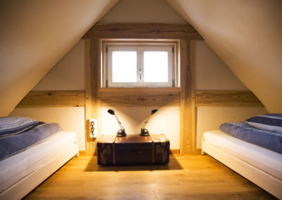 Gemütliches Retreat-Zimmer bietet einen ruhigen Ort für Rückzug, Erholung und Einkehr.