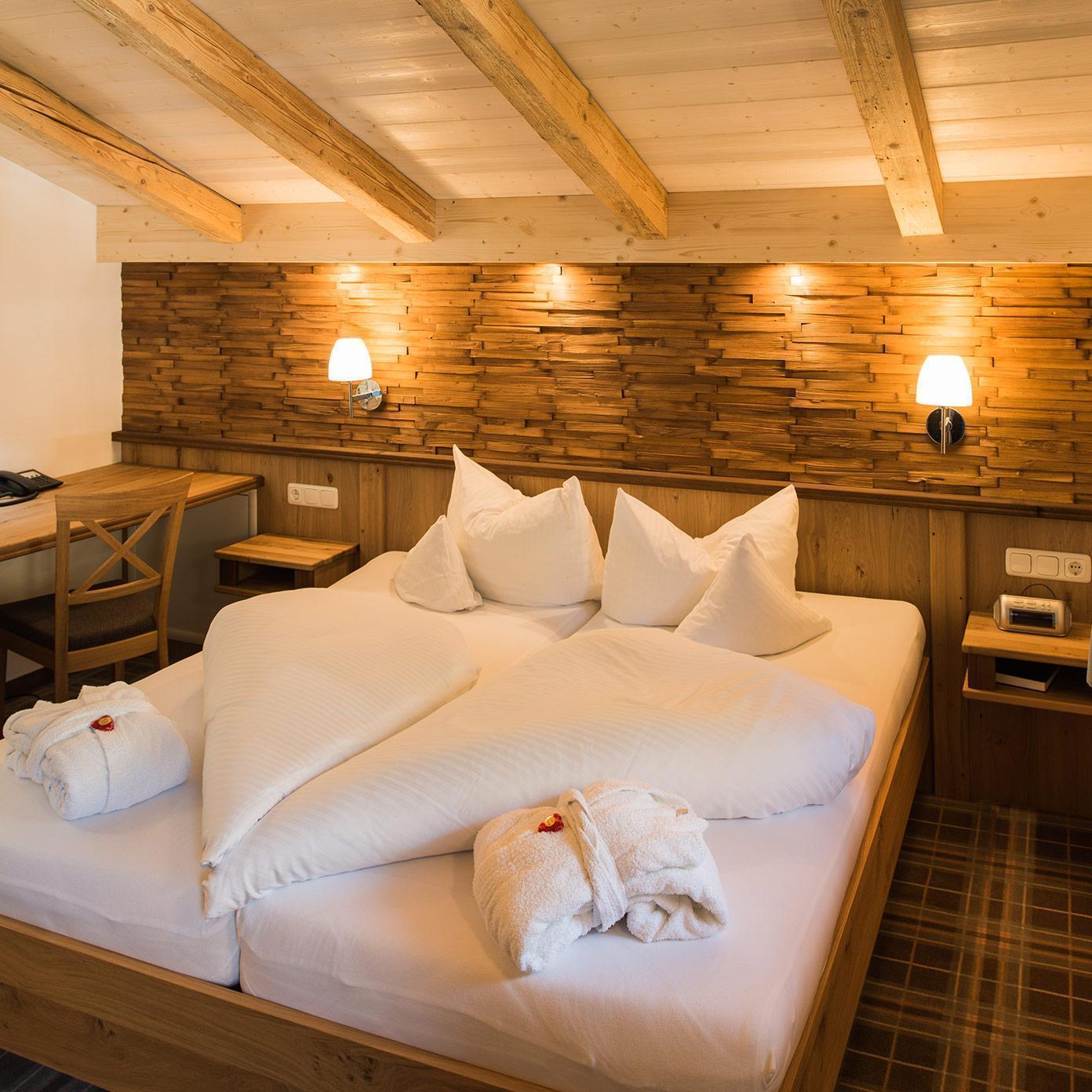 Doppelzimmer im Hotel oder im eigenen Camper