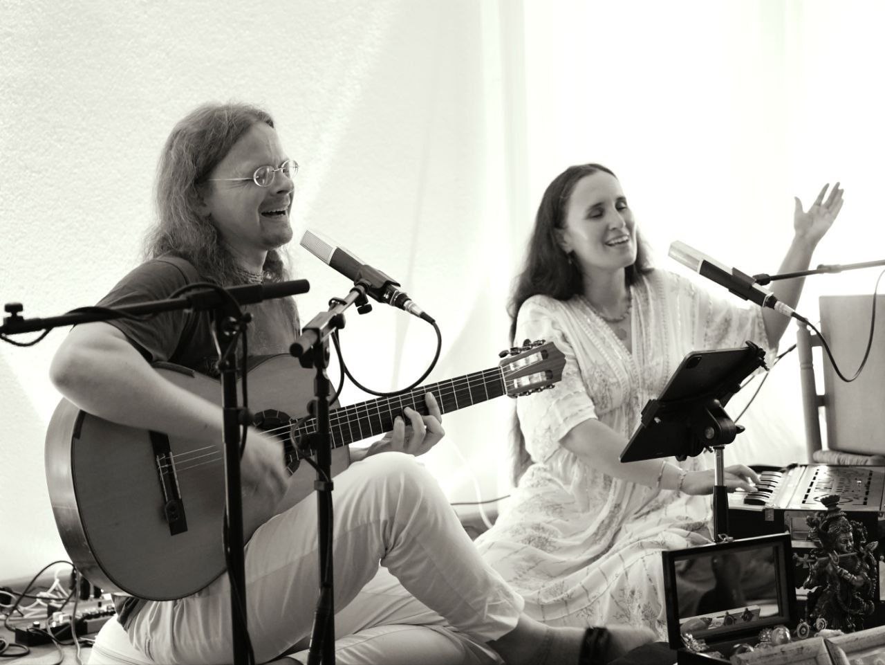 Kirtan meets Classical Guitar - Kalyani & Samuel mit Erik Friedling, photo 4