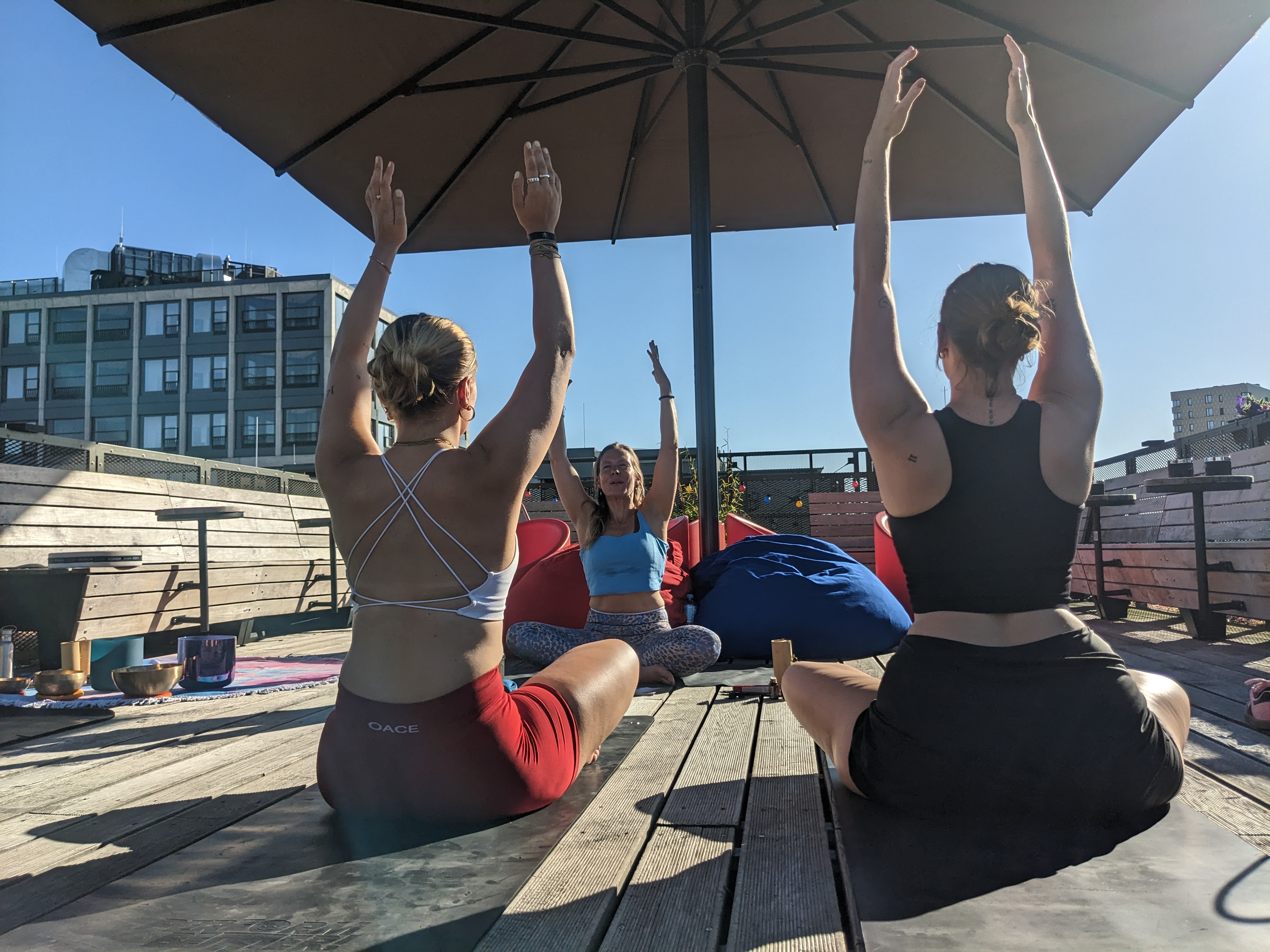 Yoga & Klangmeditation: Mini-Auszeit auf der Dachterrasse in Berlin Mitte, photo 5