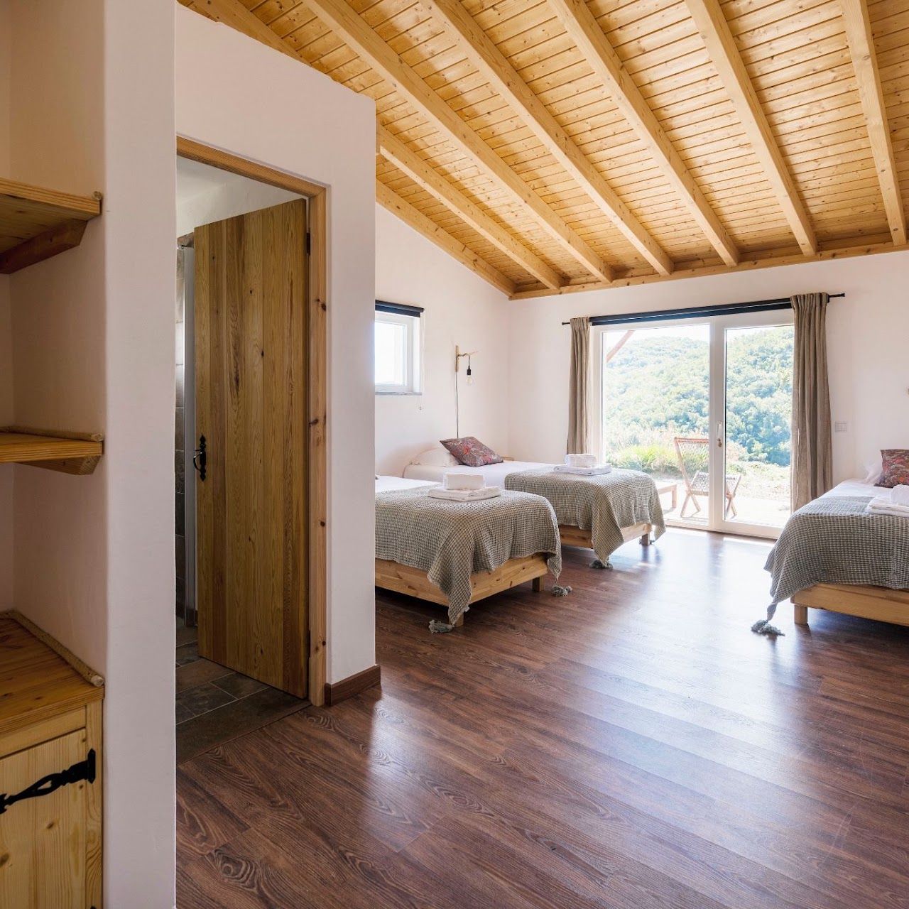 Shared triple room (with 3 people)