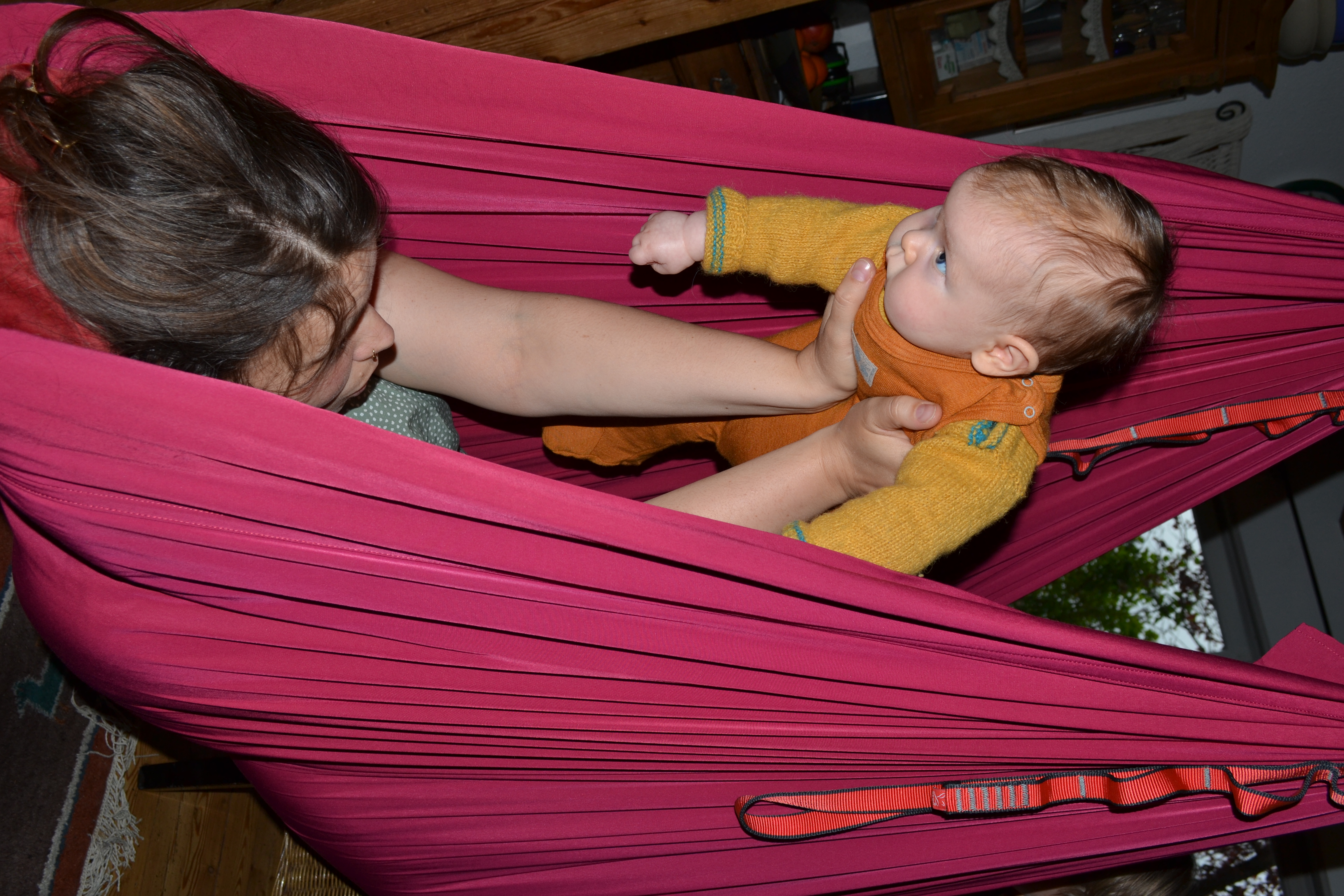 Babymassage und Entspannung im Yogatuch, photo 1