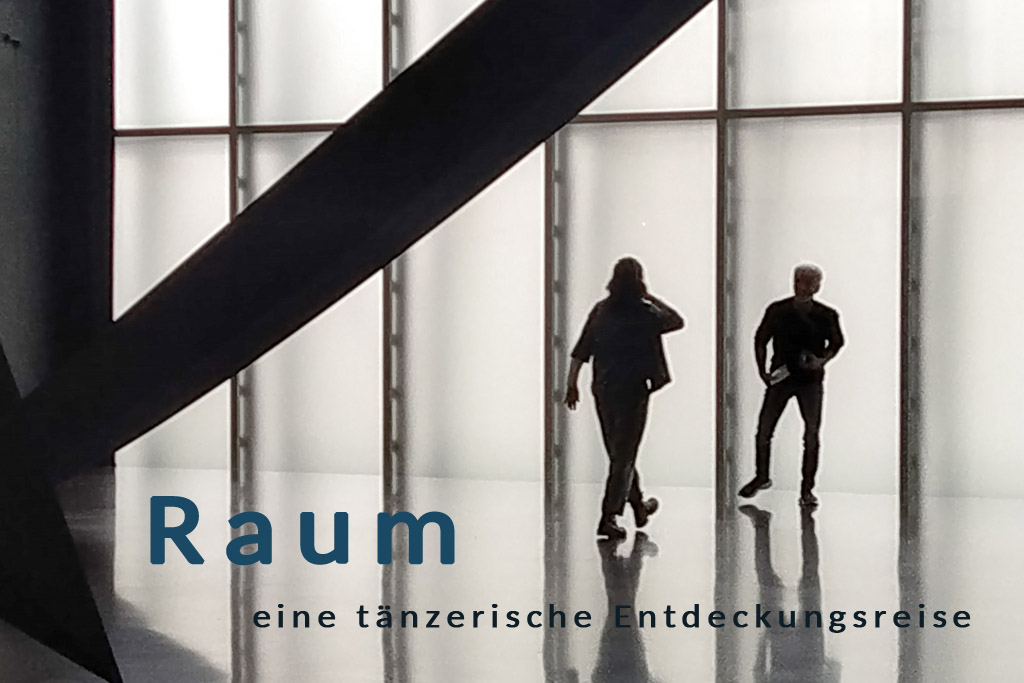 Ein Raun mit tanzenden Menschen