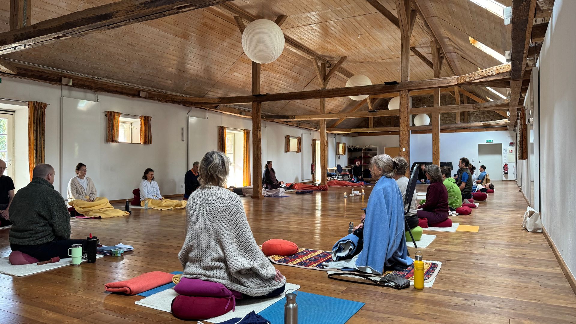 Schweige-Retreat: Meditation & Achtsamkeit im Schloss Bettenburg