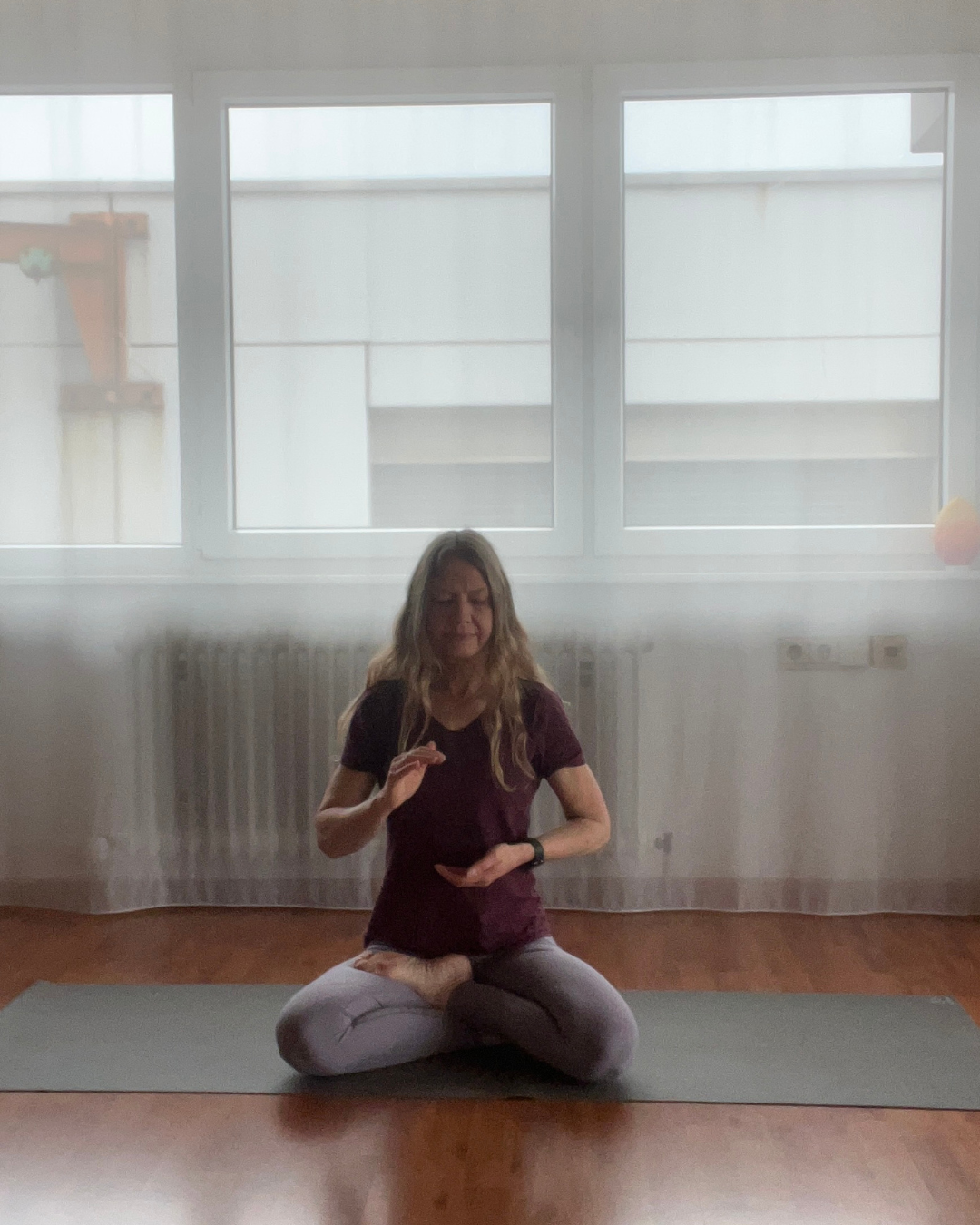 Im Yoga symbolisieren  wir mit den fließenden Bewegungen den Fluss des Lebens, photo 2