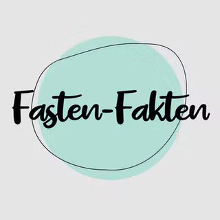 Das Bild zeigt den Schriftzug 'Fasten-Fakten' auf einem grauen Hintergrund mit einem hellblauen Kreis.