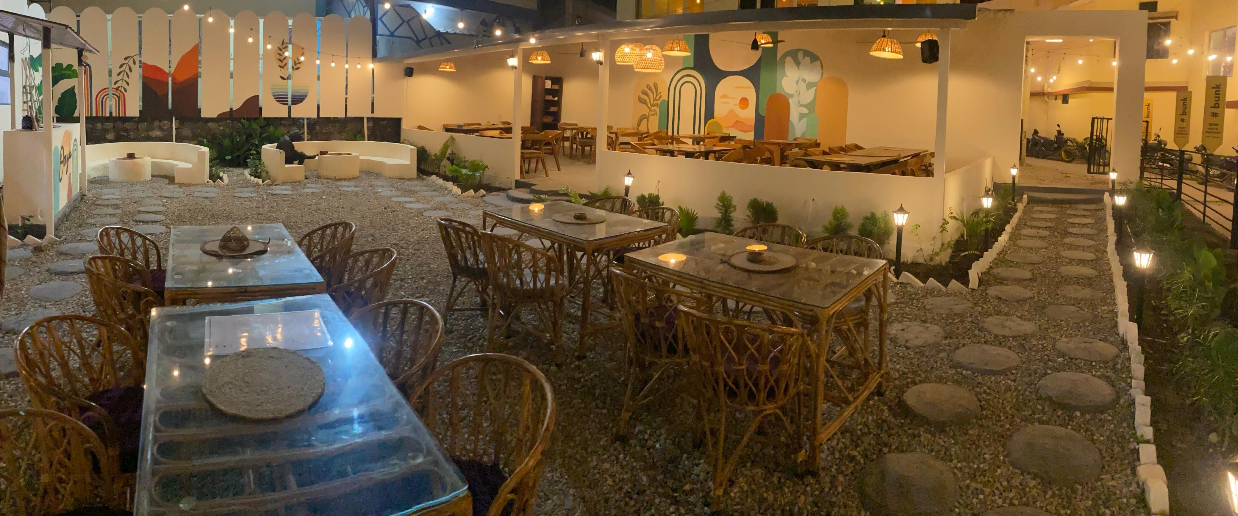 Bunk Hostel Rishikesh / Omya Cafe