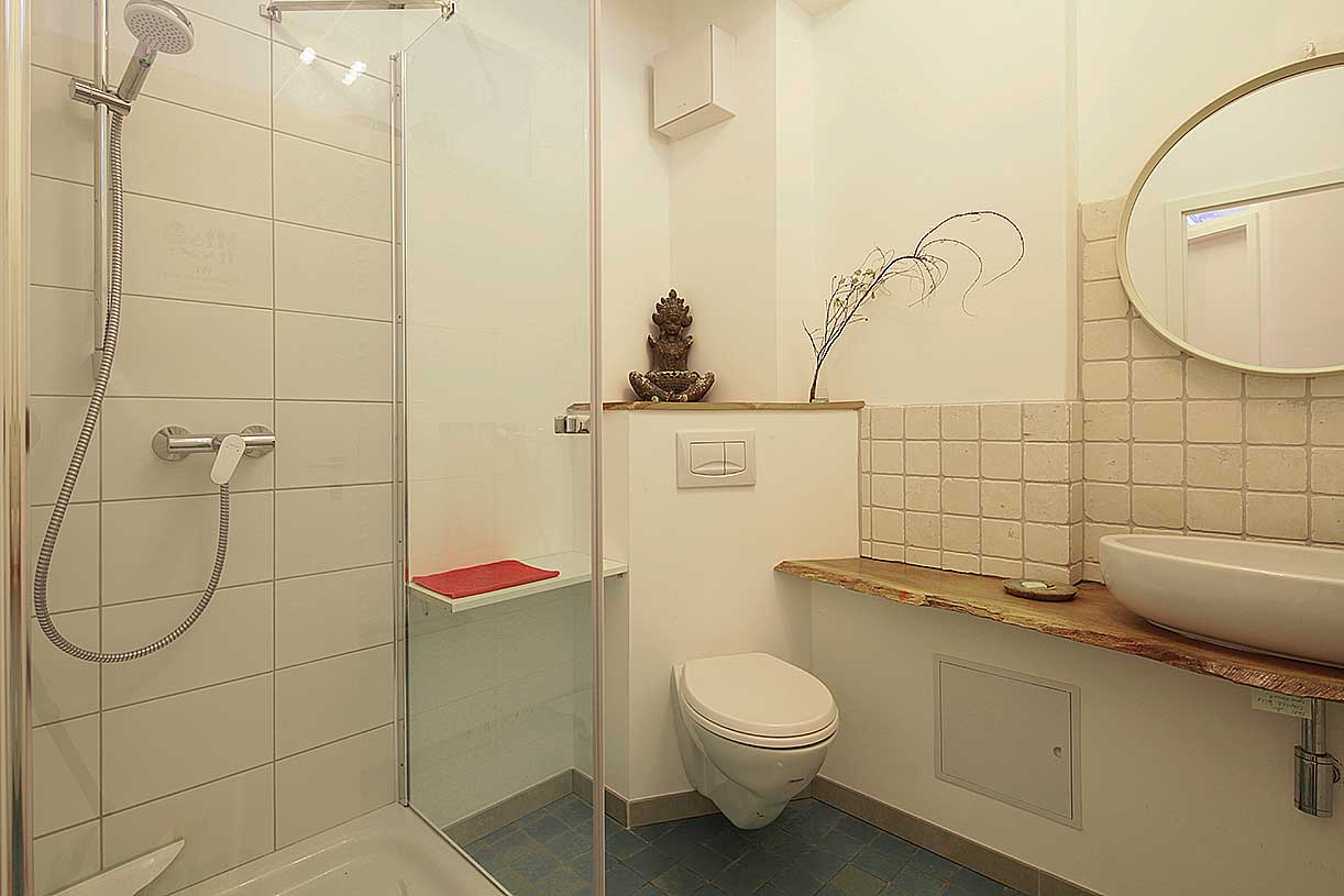 Devah Hamburg, Foto 2