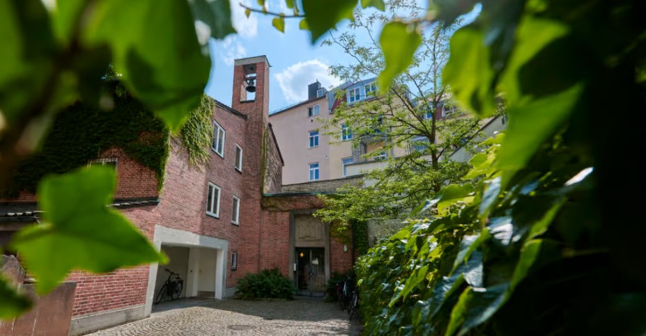 Das Spirituelle Zentrum St. Martin München backdrop