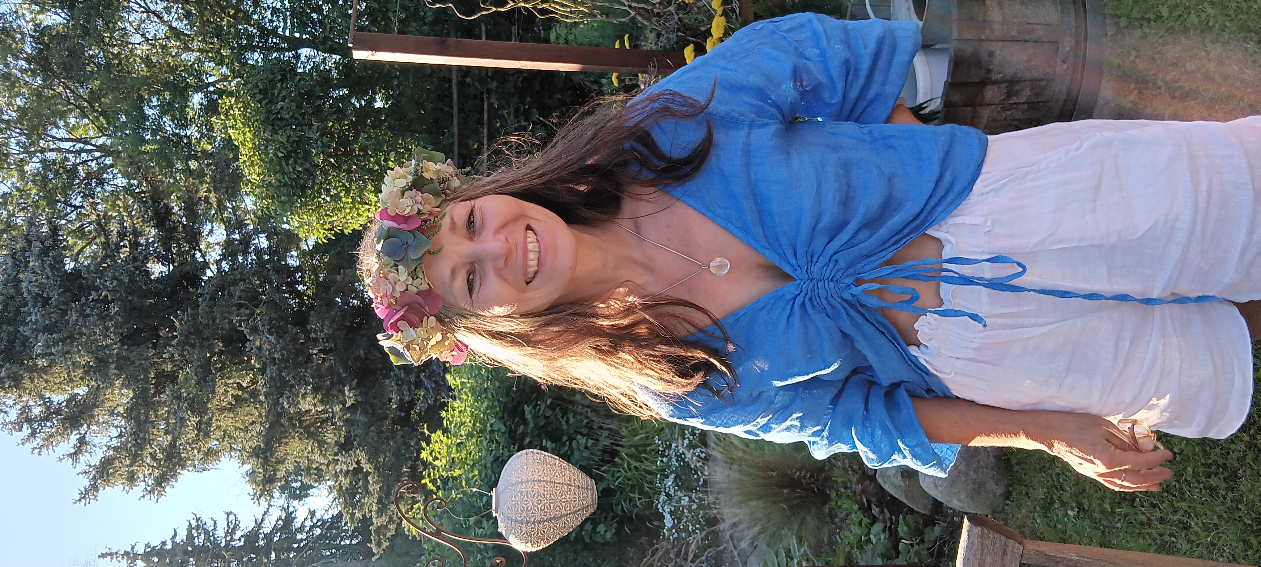 A host who welcomes guests on Arivela