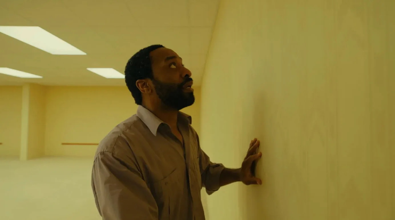 De YouTube al récord de A24: Kane Parsons dirigió Backrooms con 20 años