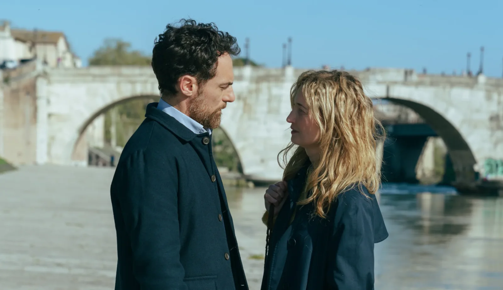 Tres adioses: de qué trata la nueva película de Isabel Coixet que llega a los cines argentinos