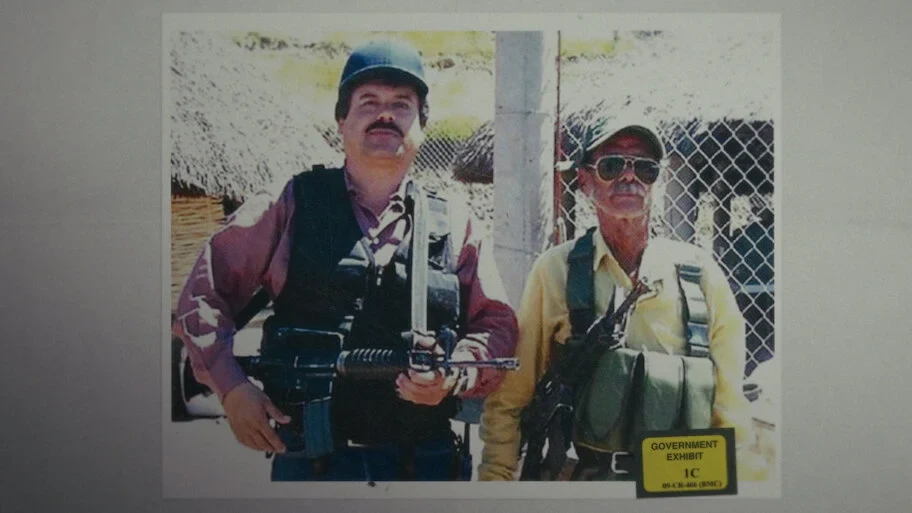 Foto de archivo de El Chapo Guzmán e Ismael El Mayo Zambada armados