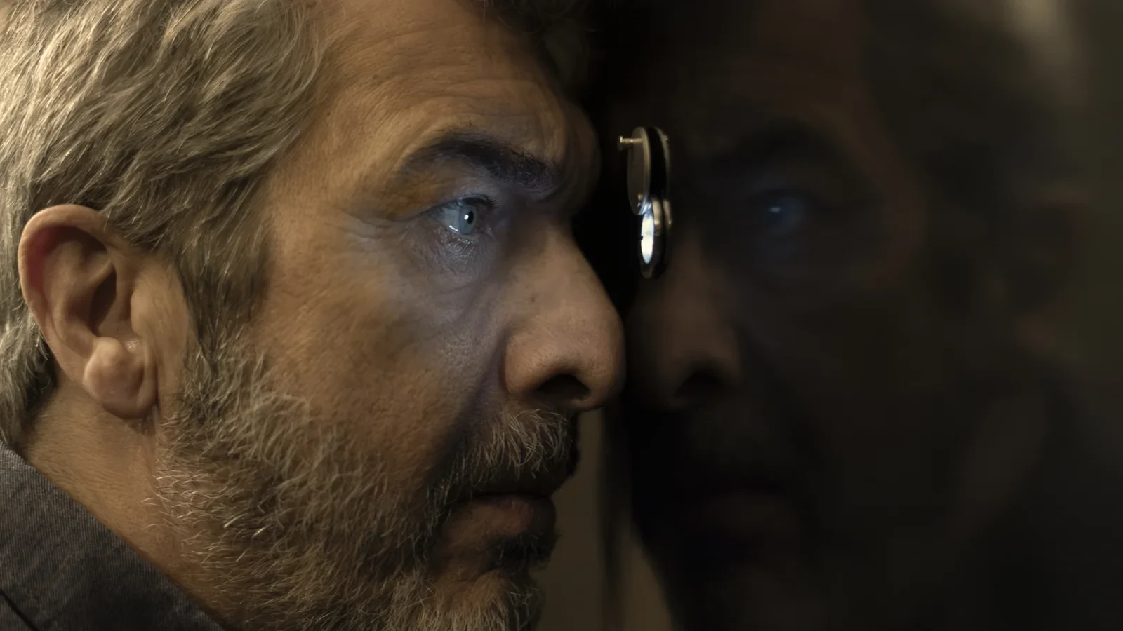 Primer plano de Ricardo Darín en Lo dejamos acá