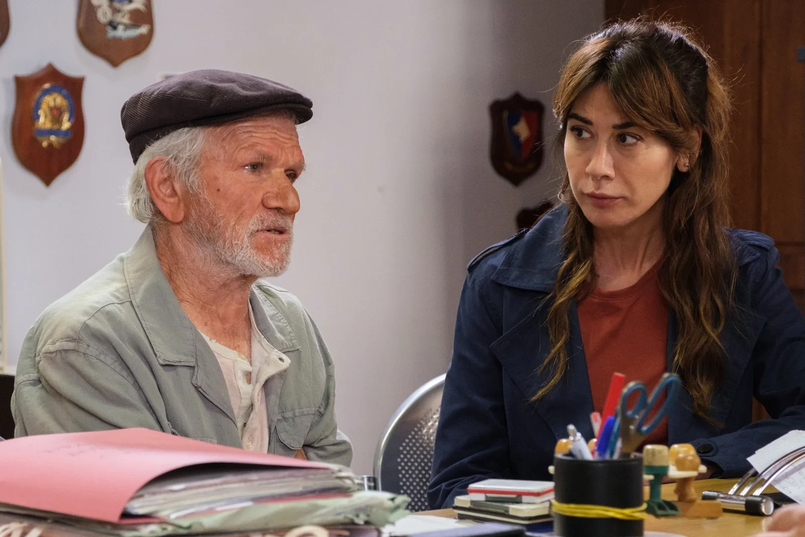 Giuseppe Ignazio Loi y Virginia Raffaele en una escena de La vida es así