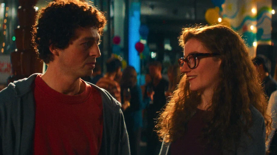 Escena de la serie Los altruistas de Netflix