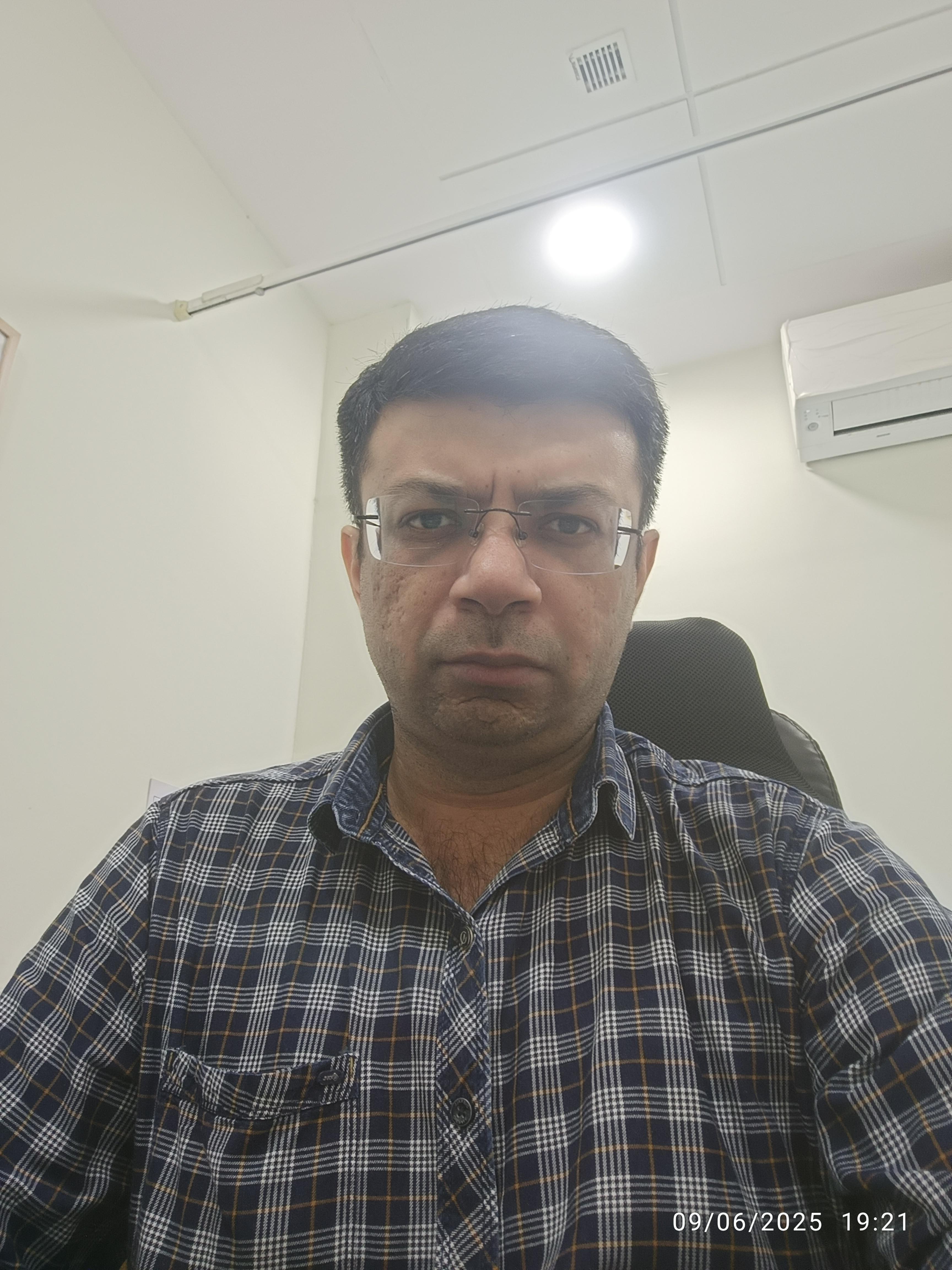 Photo of Dr Hardik Jobanputra, Family Physician in Delhi, Gujarat